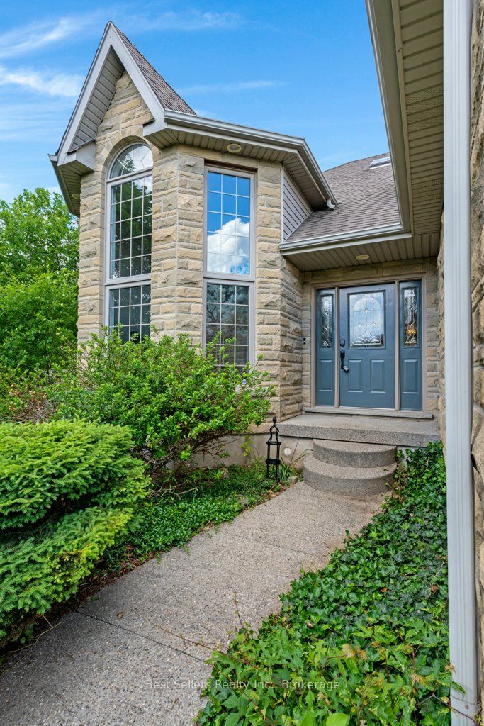 25 AMALIA Crescent