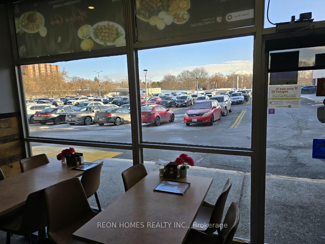 200 John Street W E2