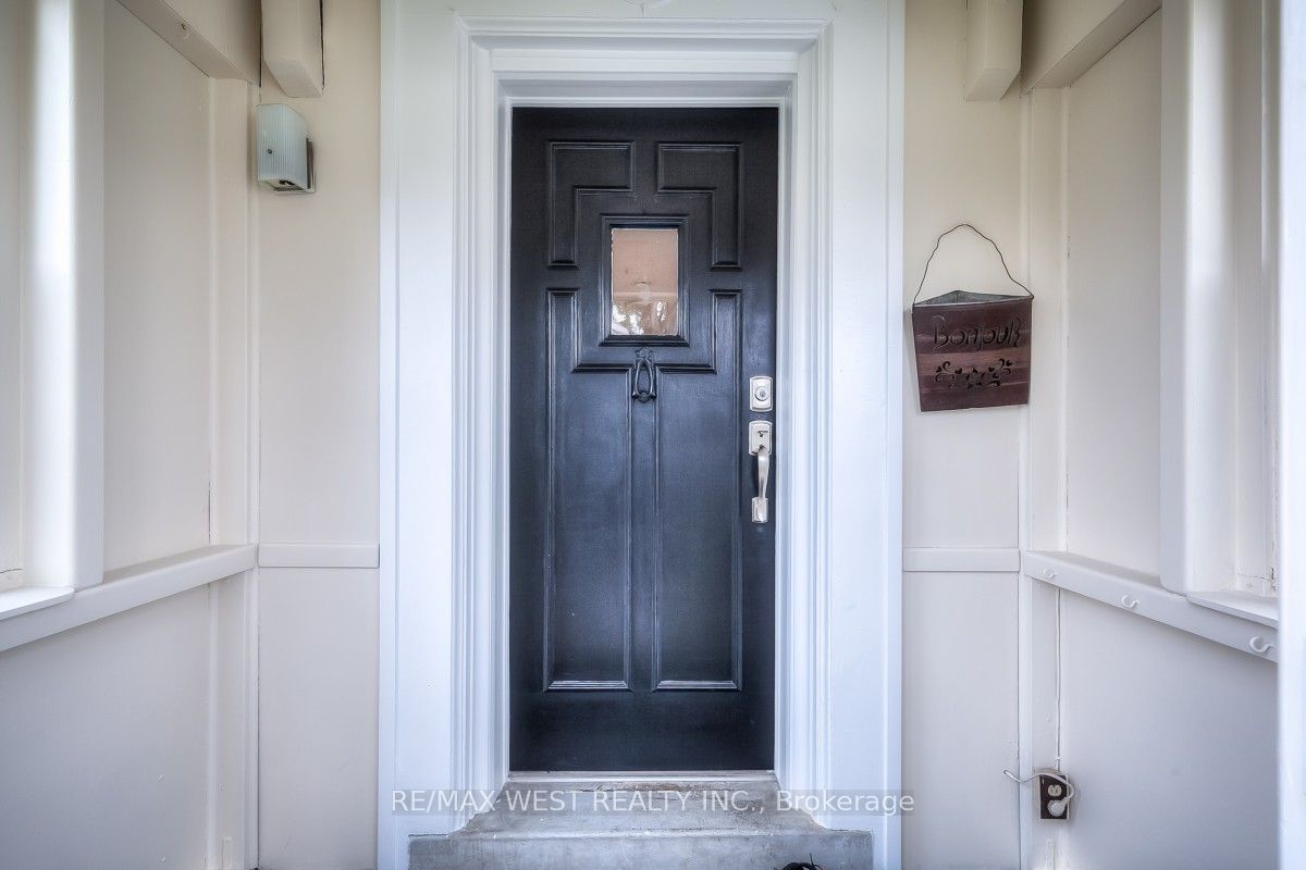 1109 Royal York Road