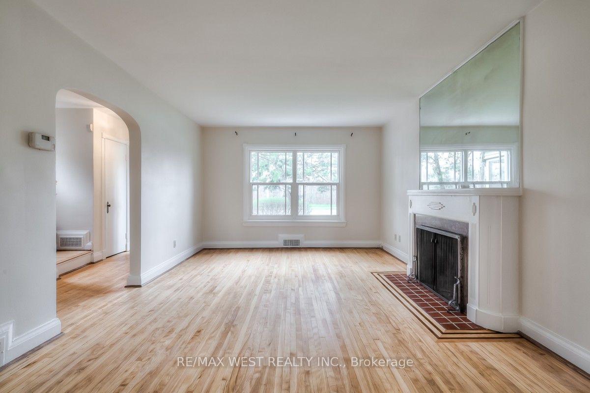 1109 Royal York Road