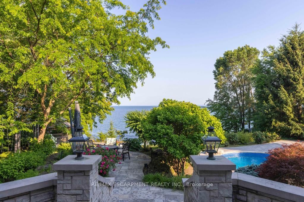 4038 Lakeshore Road