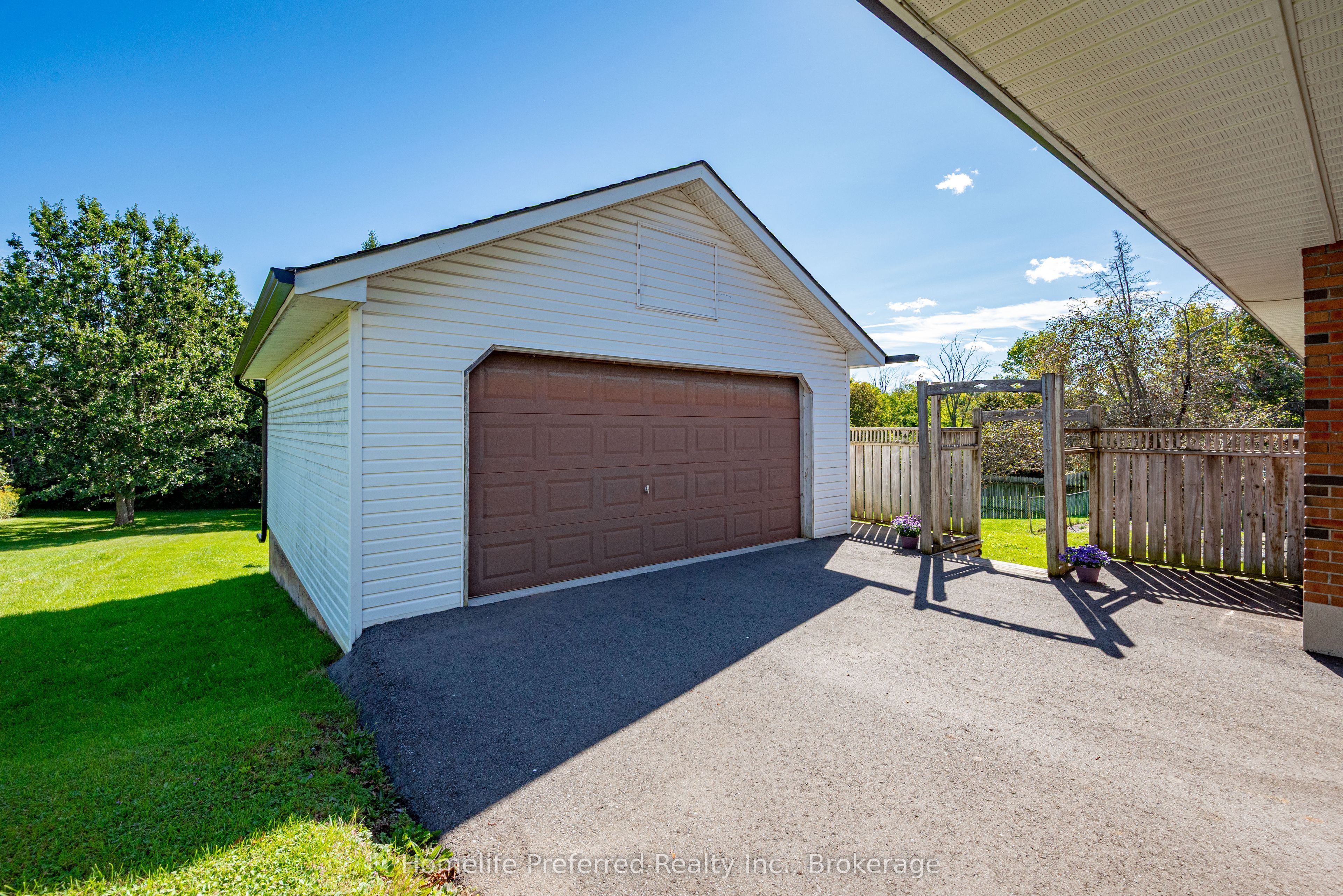 3224 Lakefield Road