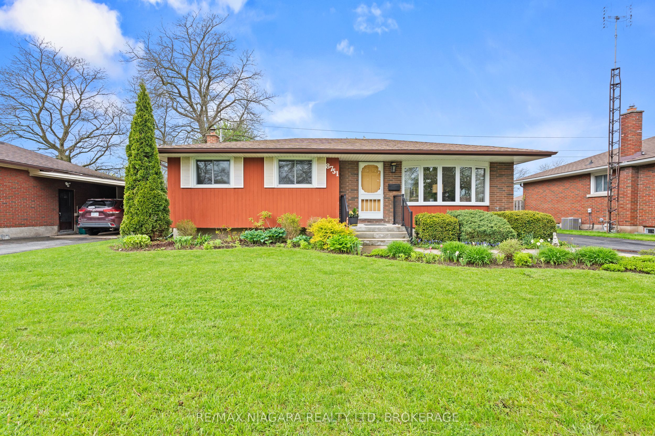 8751 Banting Avenue