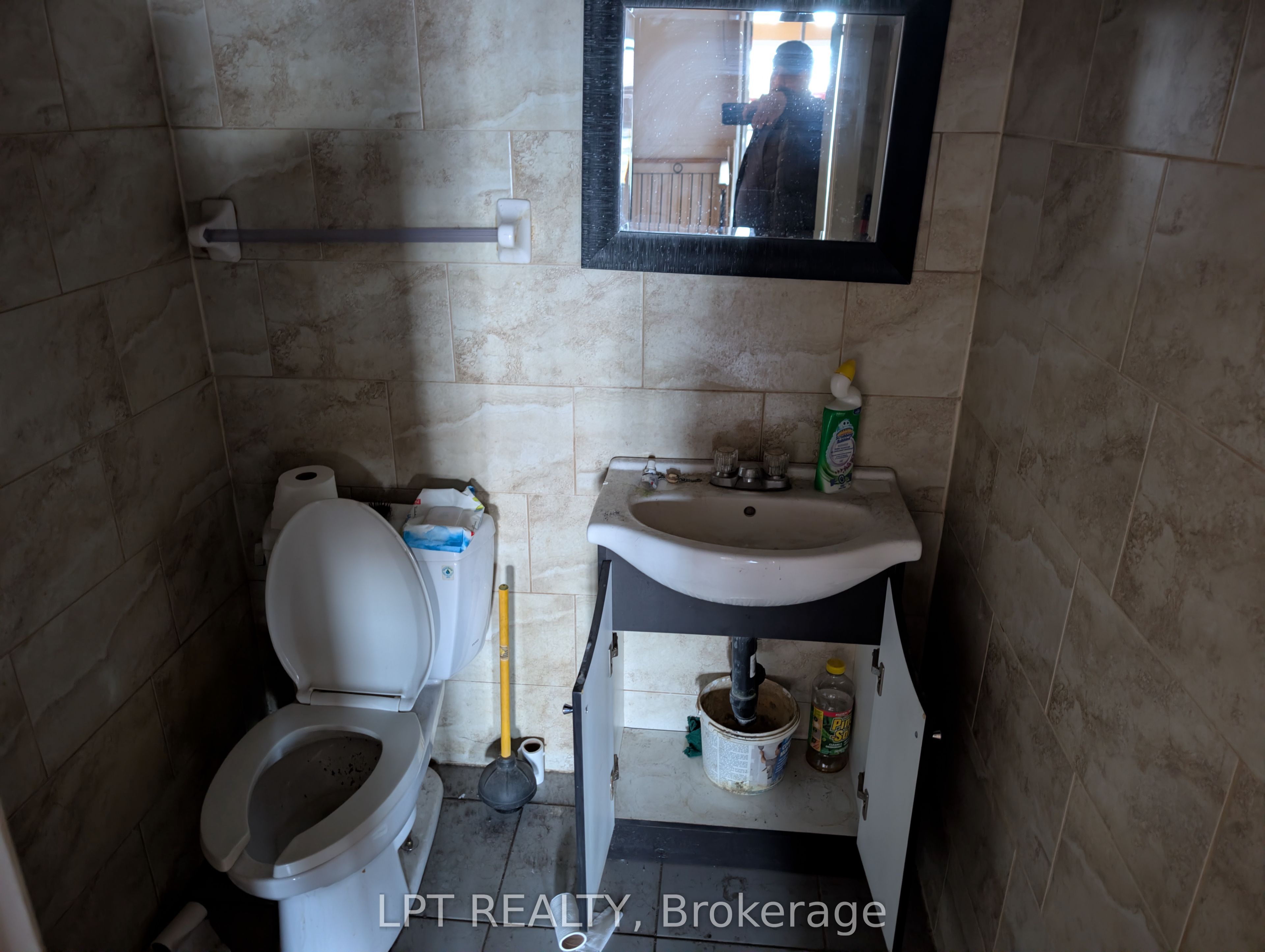 181 Woodstream Boulevard 4