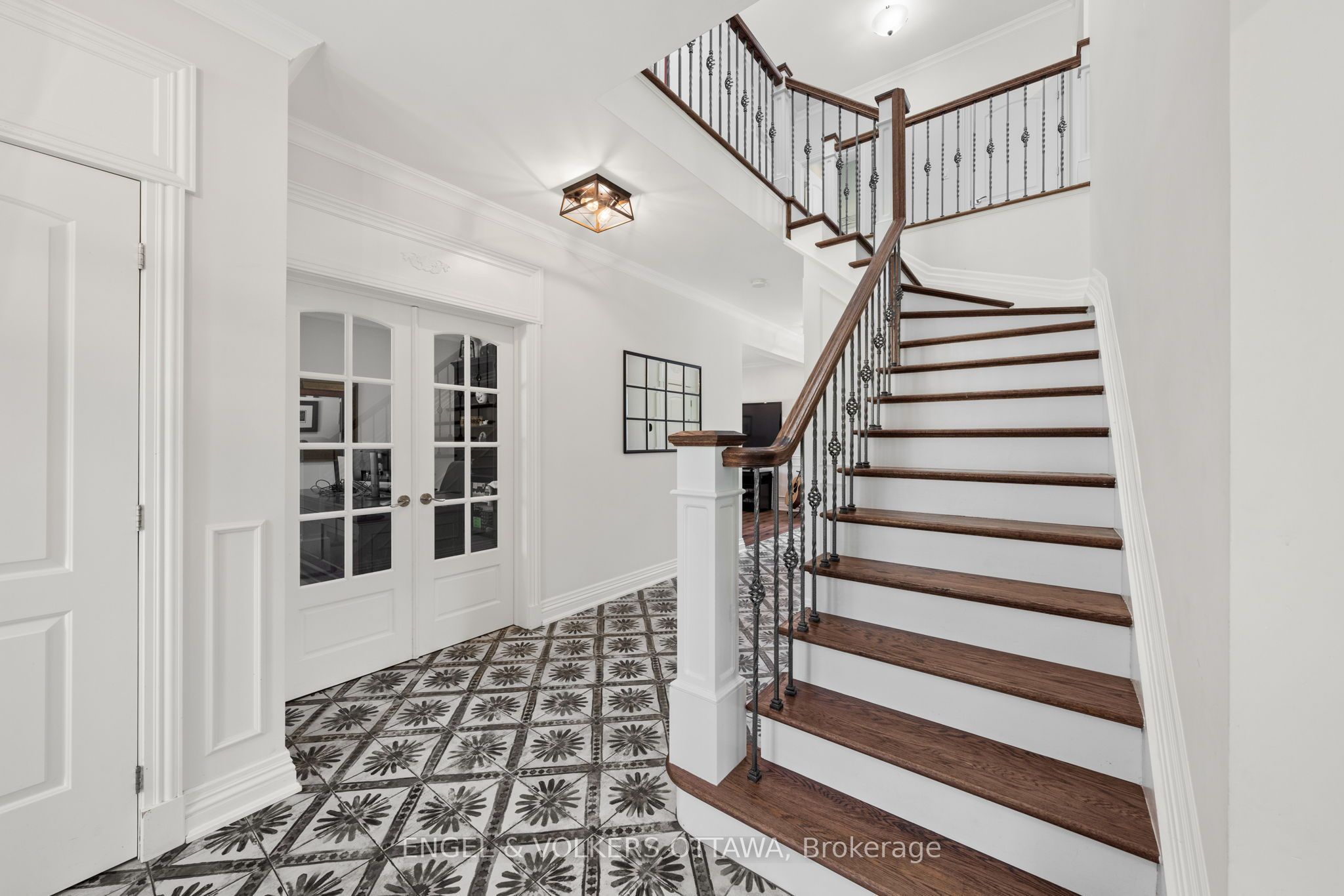 5833A Rideau Valley Drive N