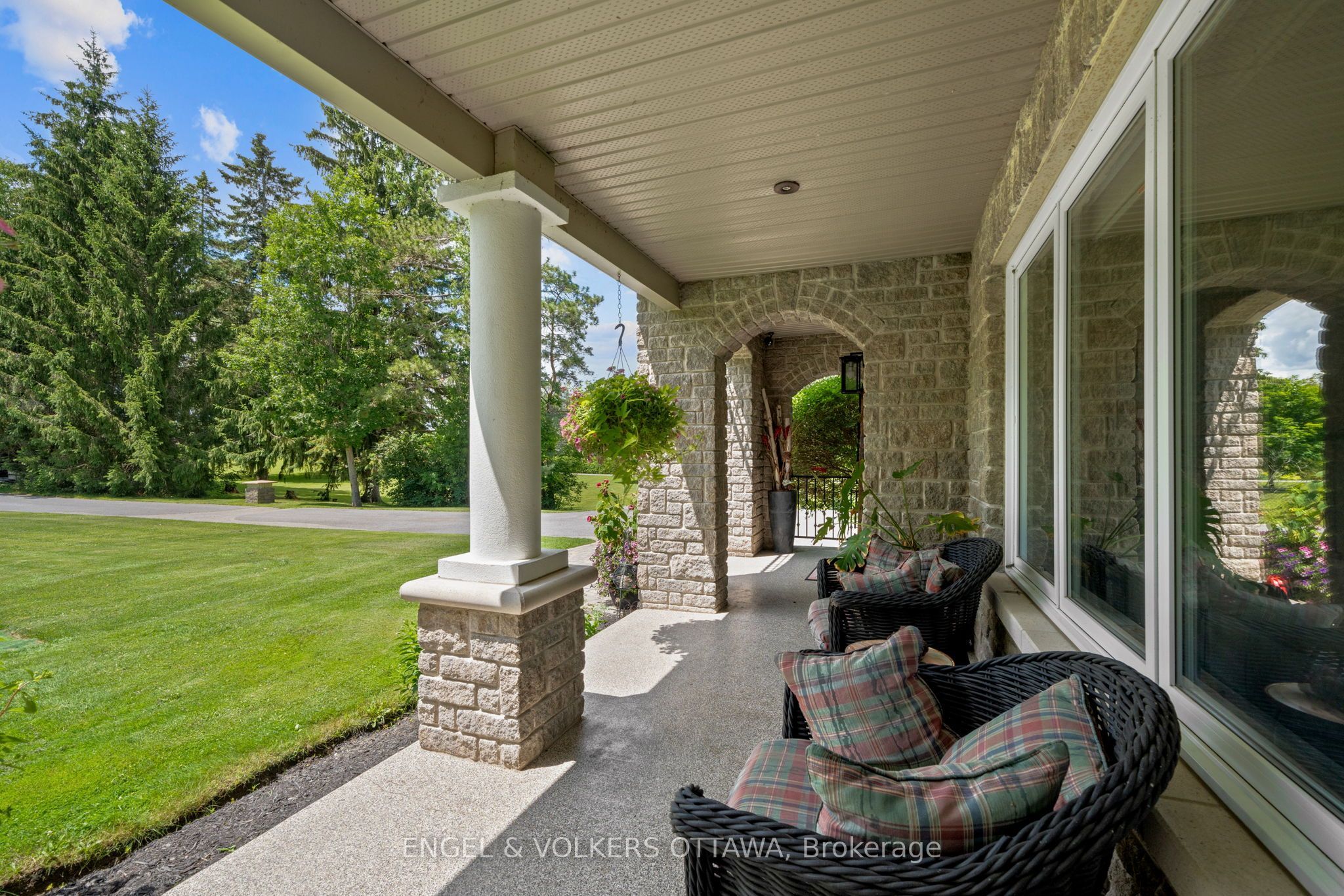 5833A Rideau Valley Drive N