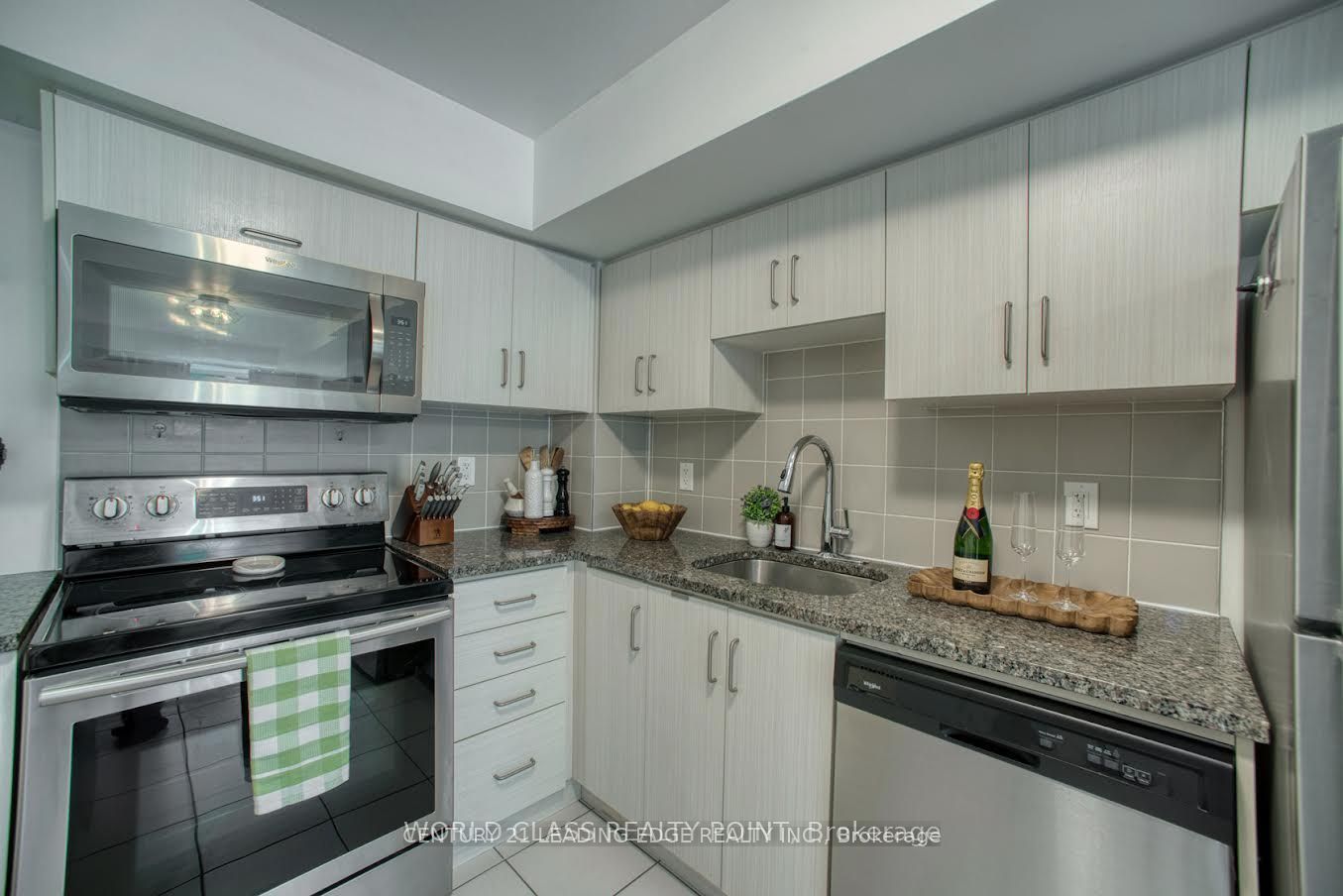7 Applewood Lane E 221