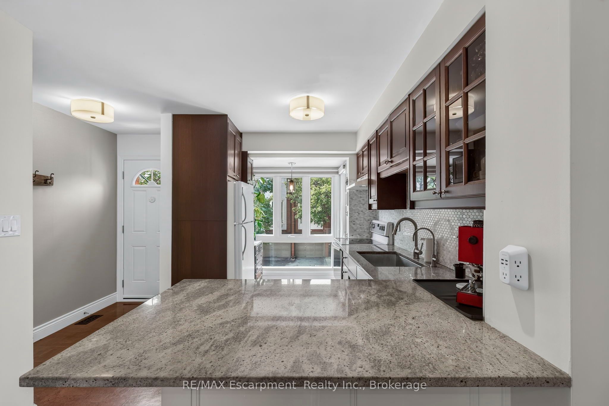 895 Maple Avenue 425