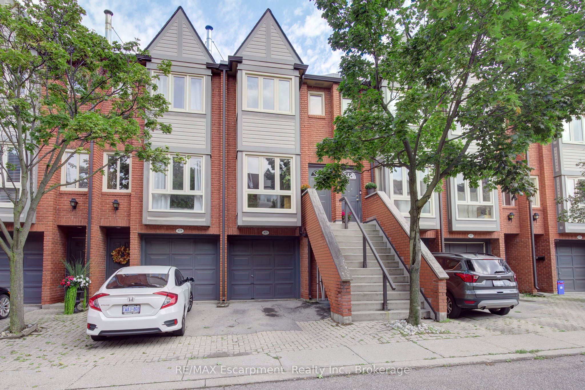 895 Maple Avenue 425