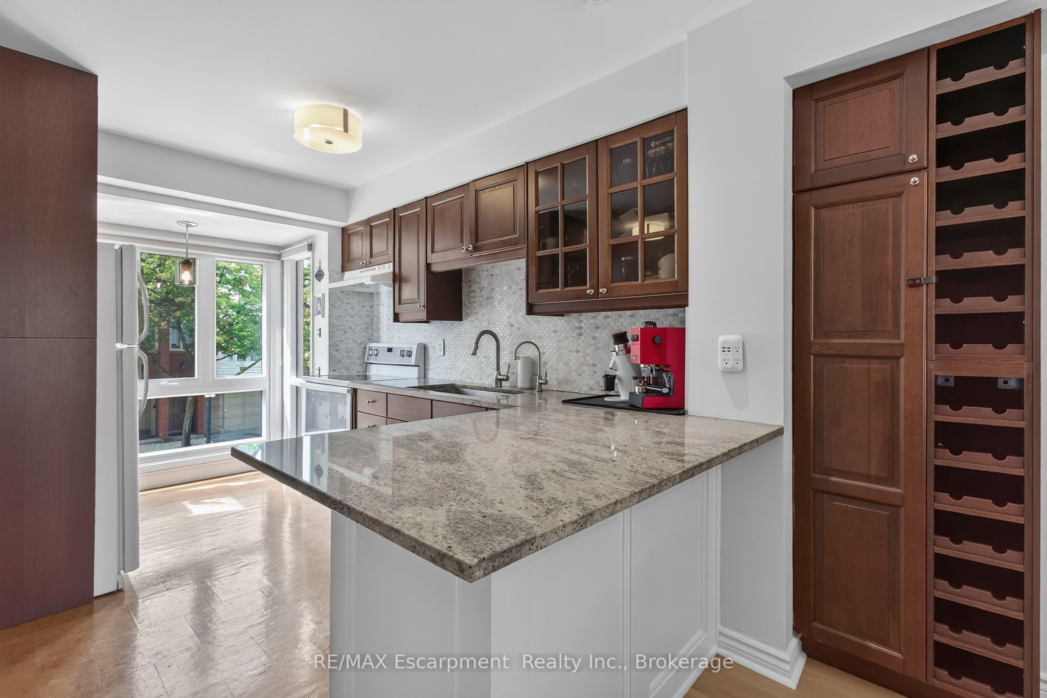 895 Maple Avenue 425
