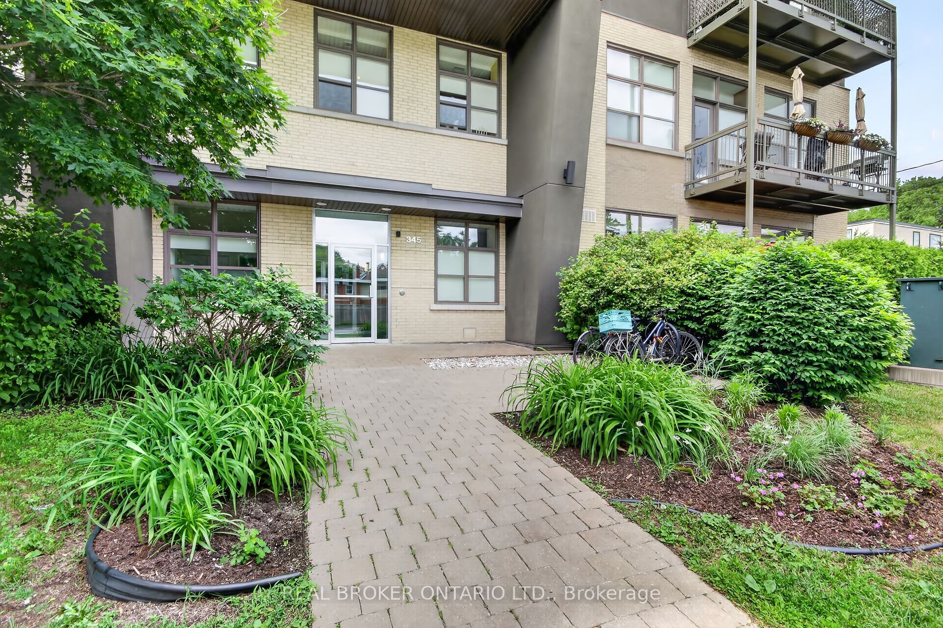 345 St Denis Street 207