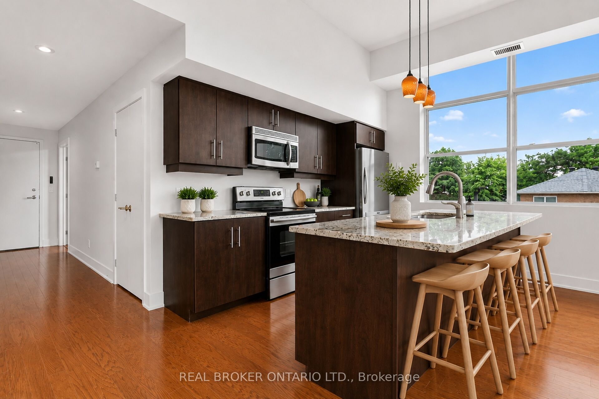 345 St Denis Street 207