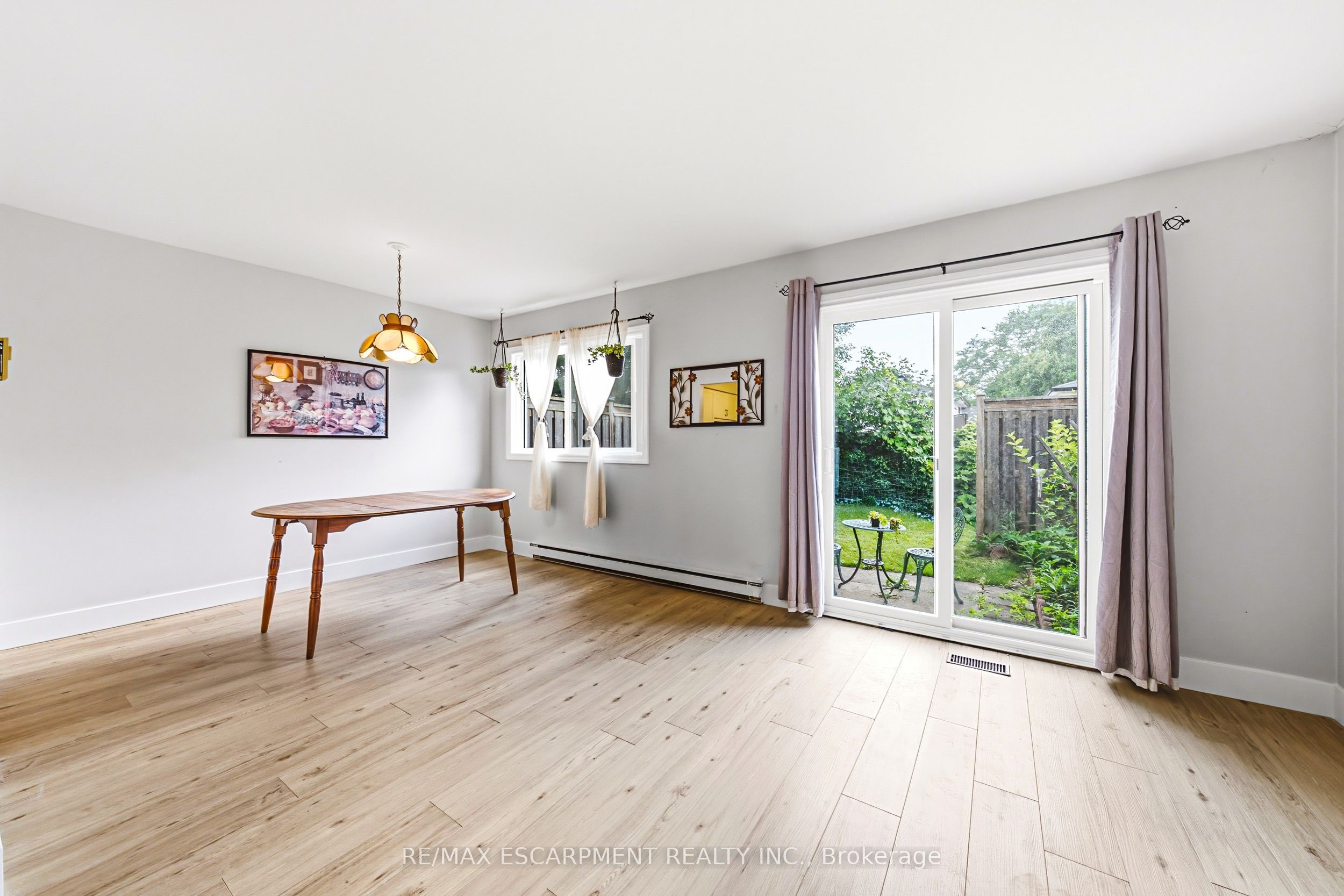564 Sheraton Road 14