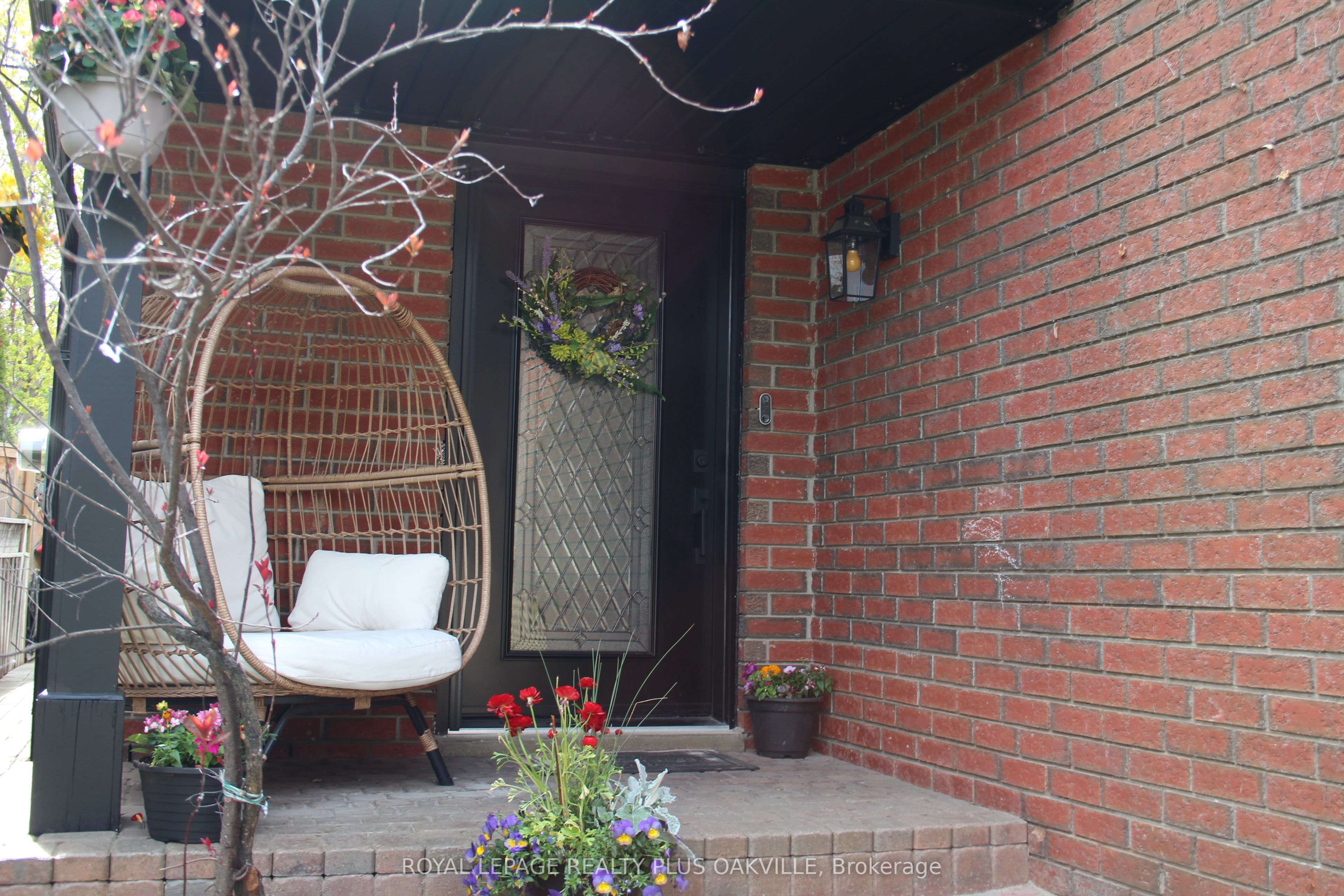 82 Fellowes Crescent
