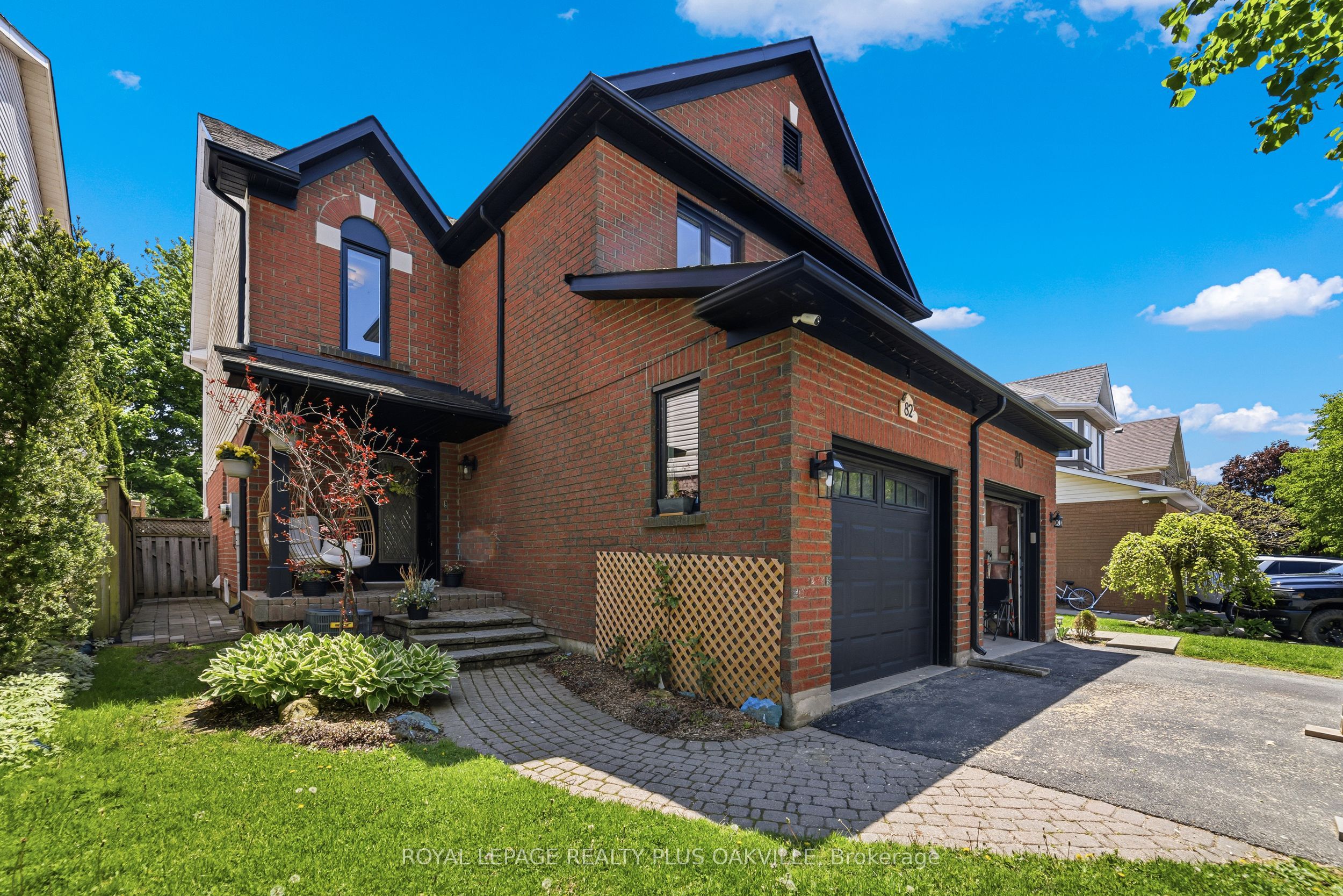 82 Fellowes Crescent