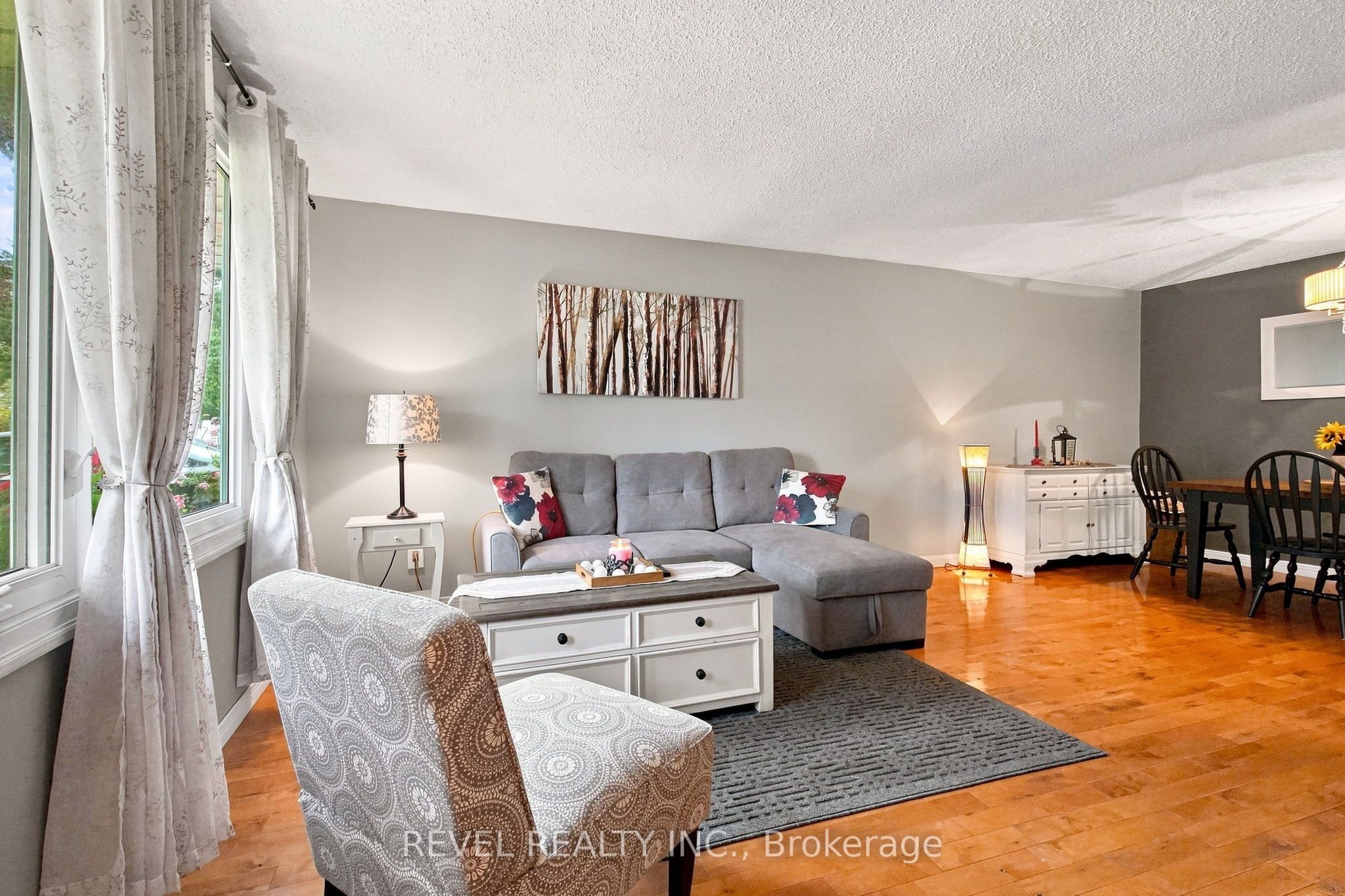 562 Capilano Crescent