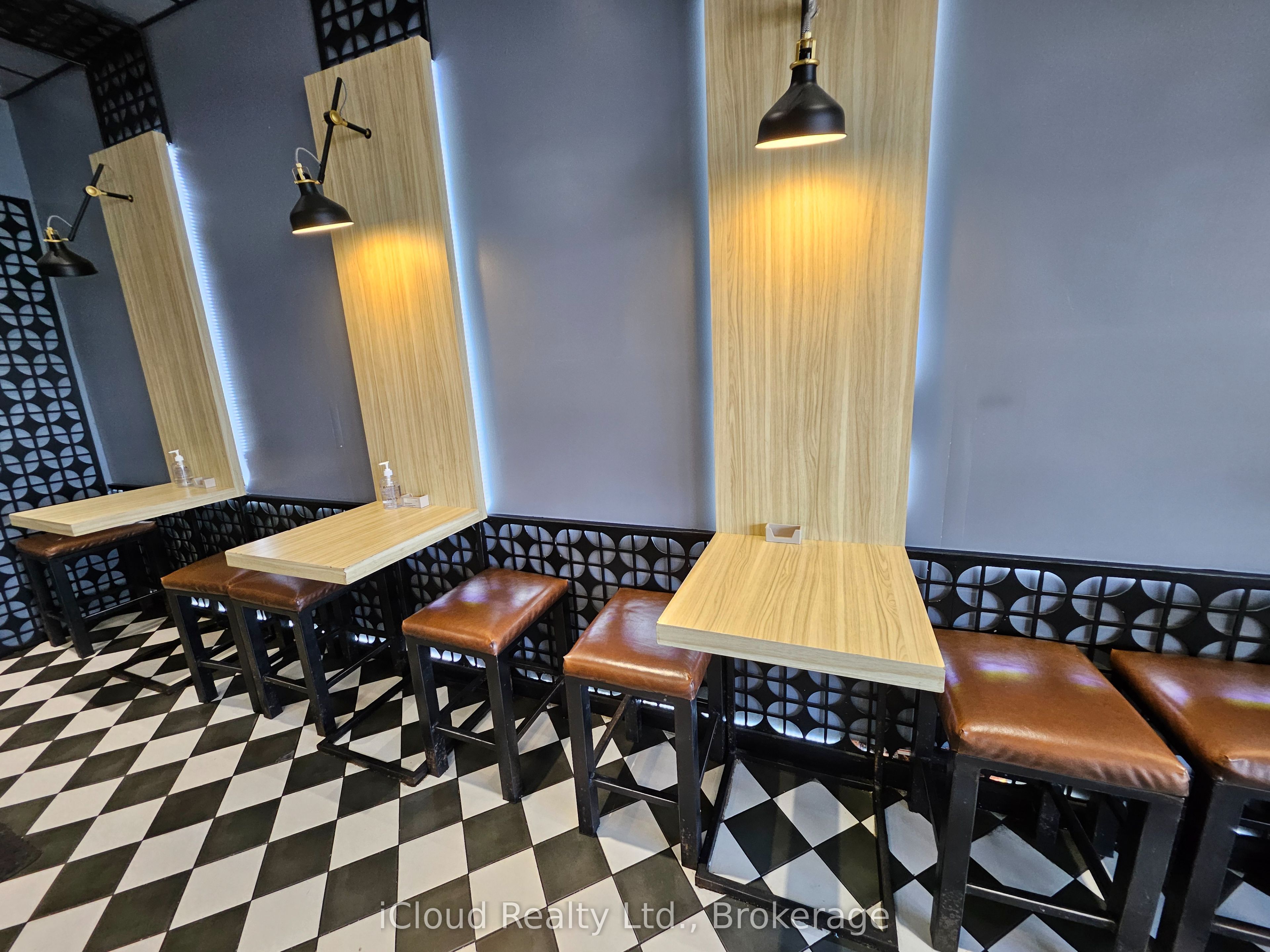 377 Burnhamthorpe Road E 4