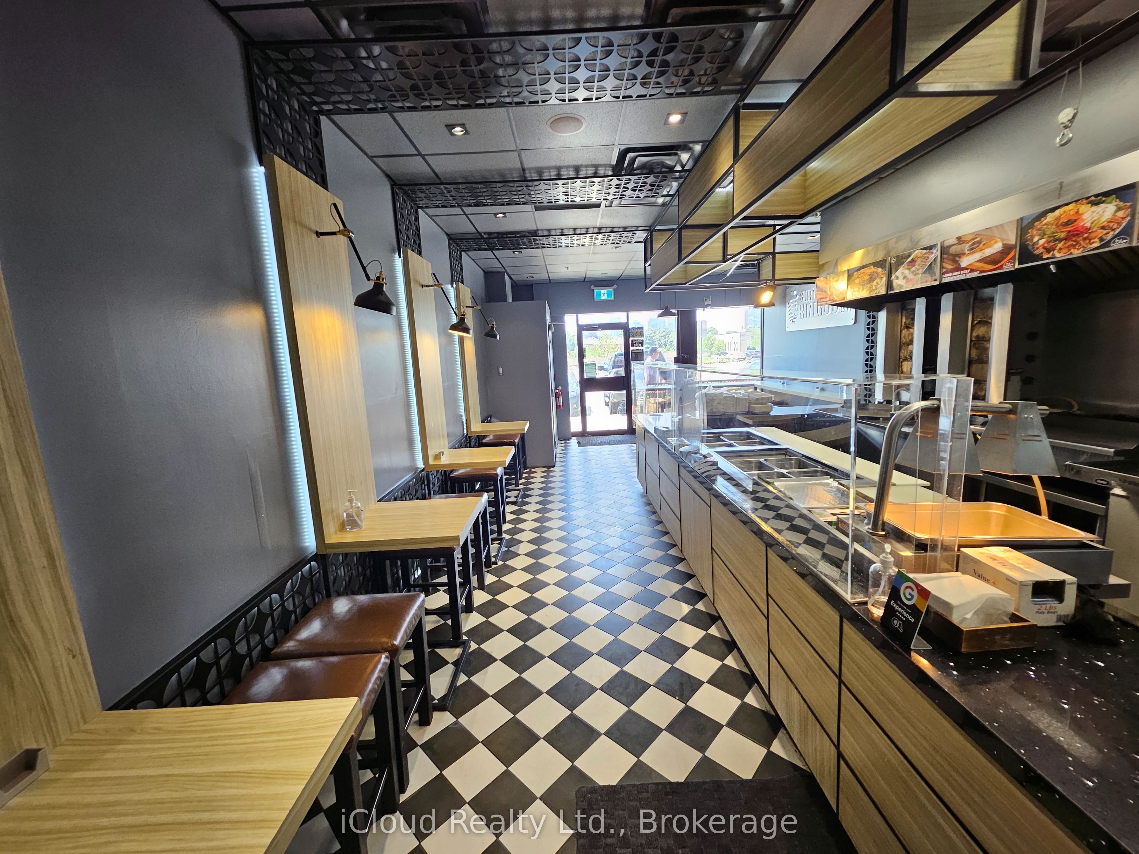 377 Burnhamthorpe Road E 4