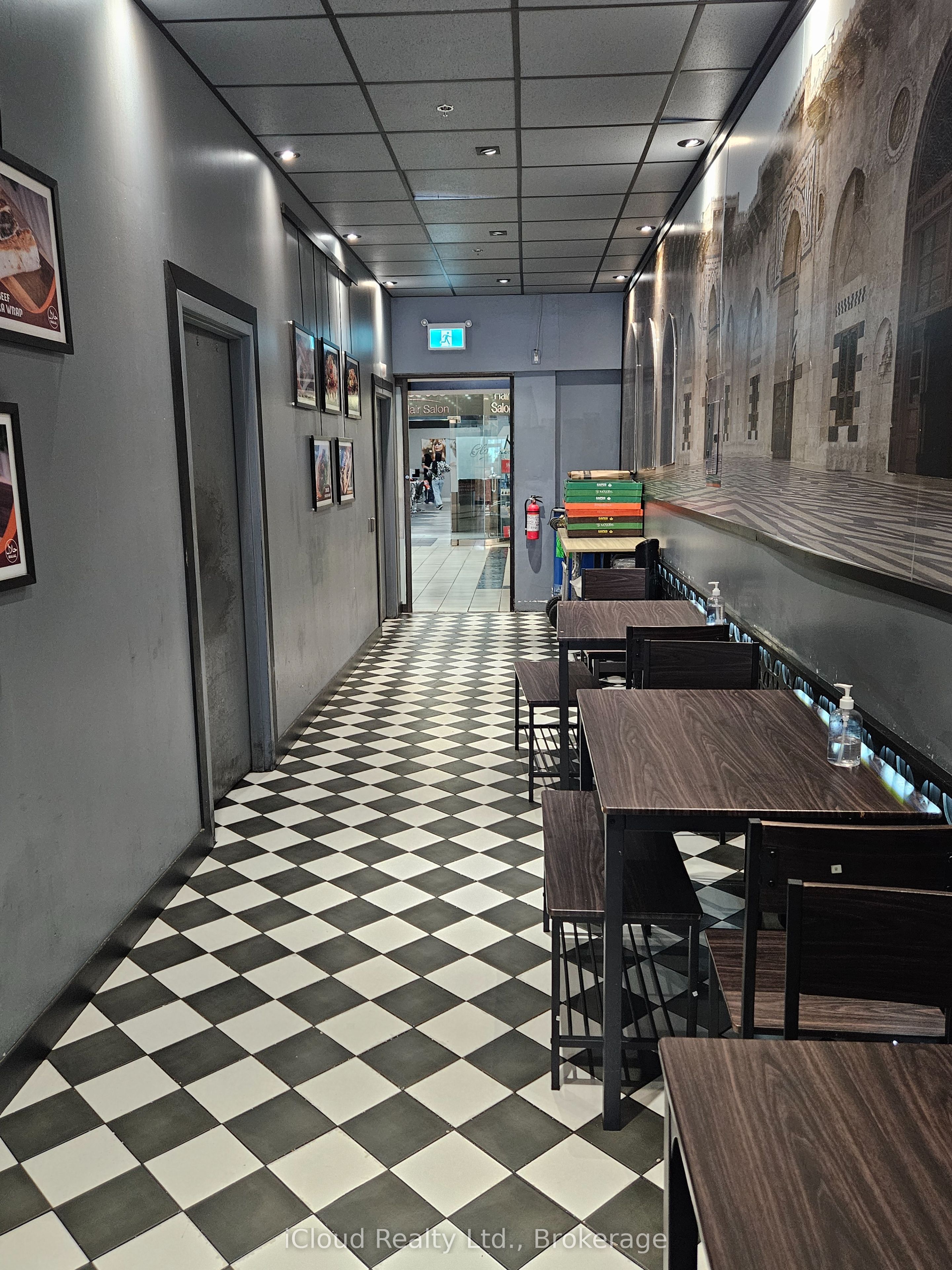 377 Burnhamthorpe Road E 4