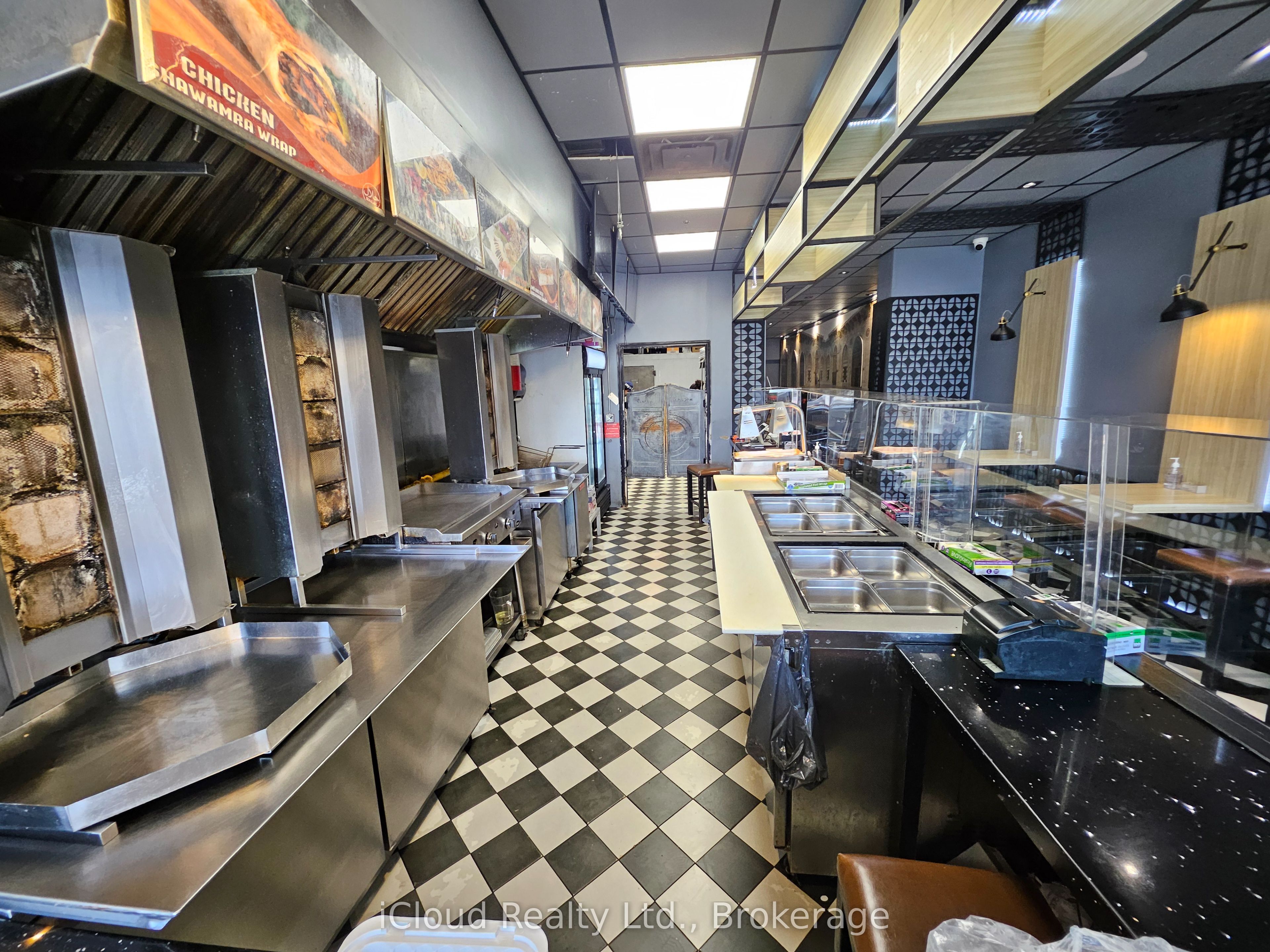 377 Burnhamthorpe Road E 4