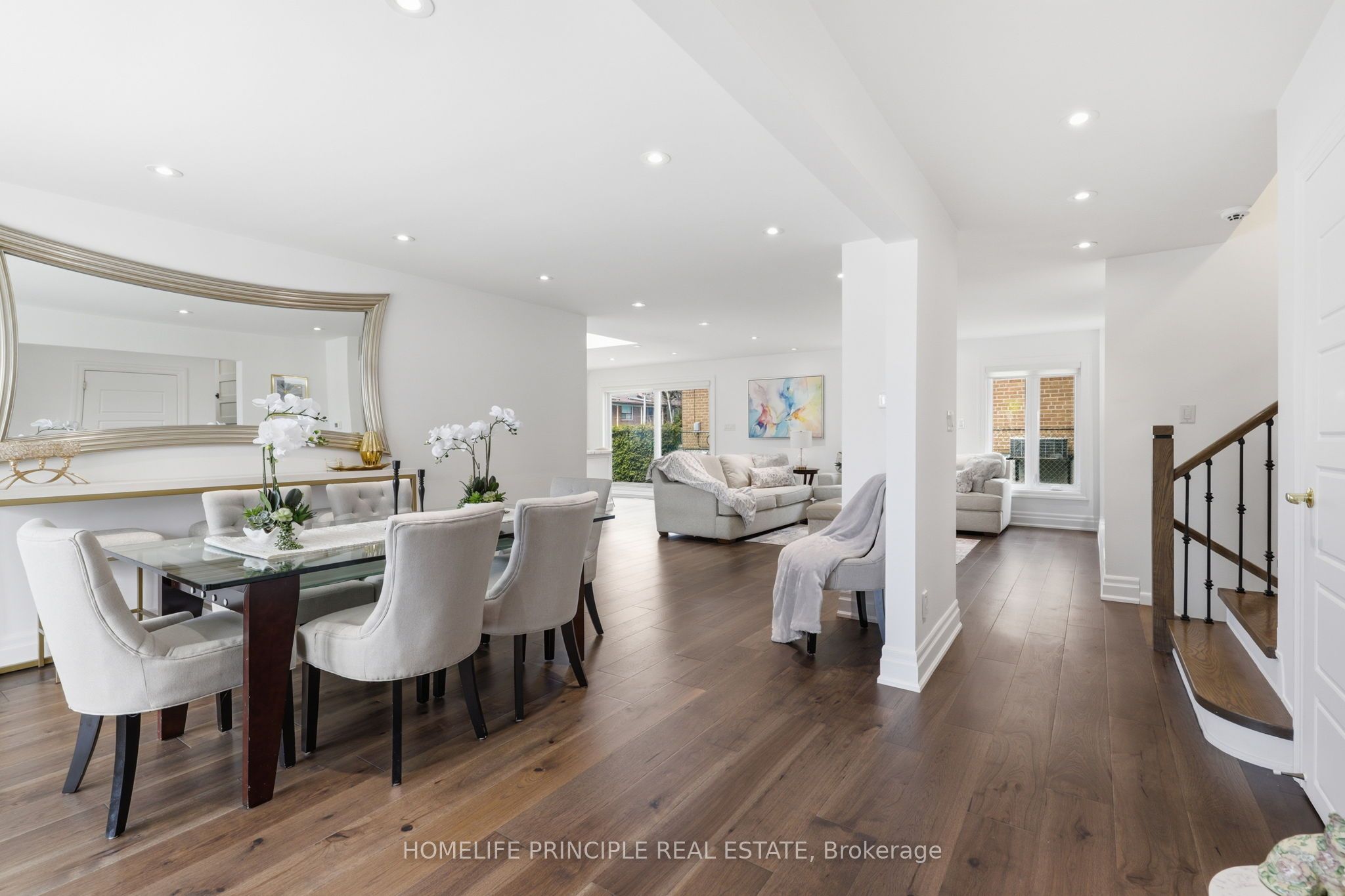 101 Renault Crescent