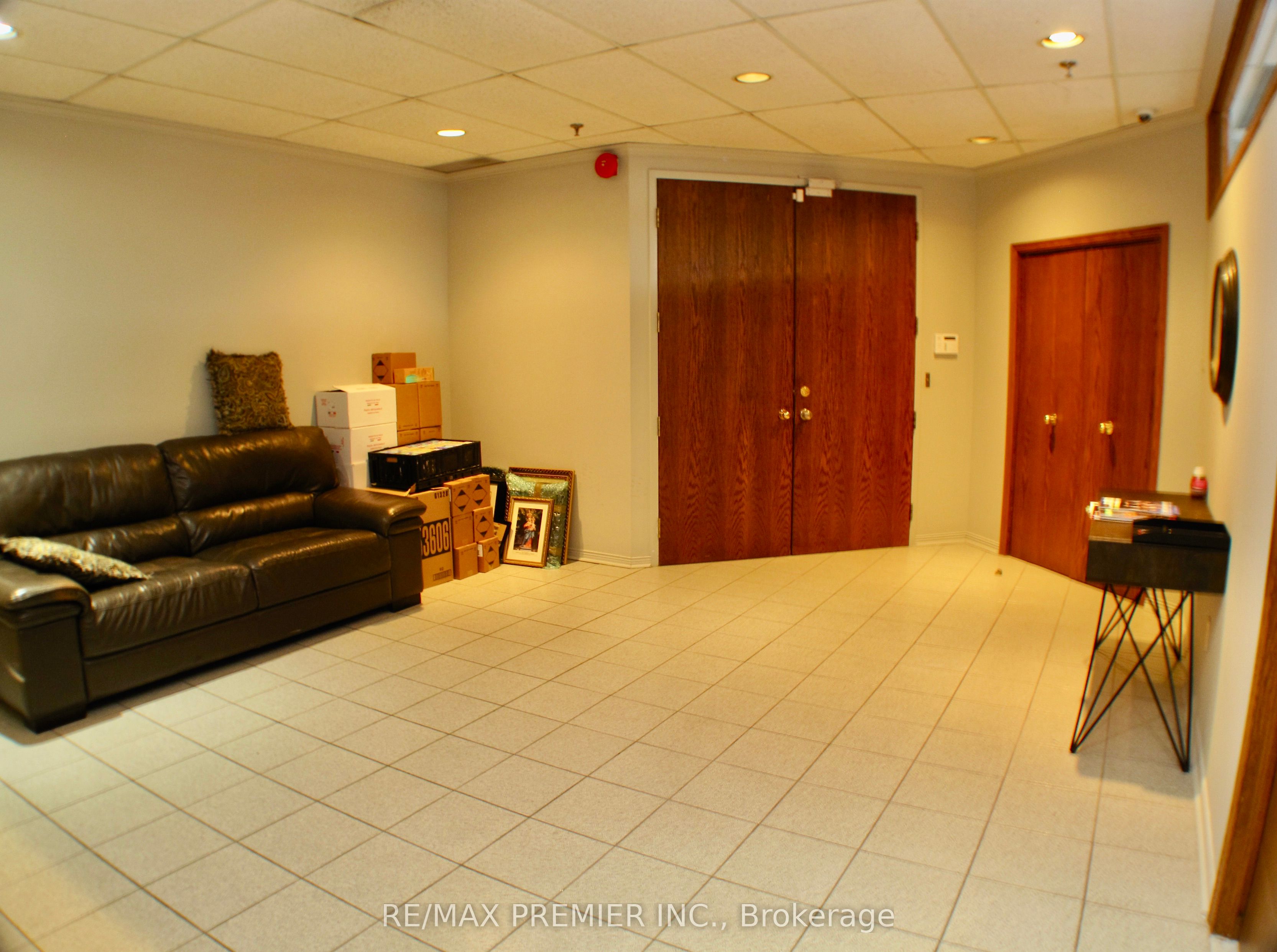 140 Woodbridge Avenue DU250