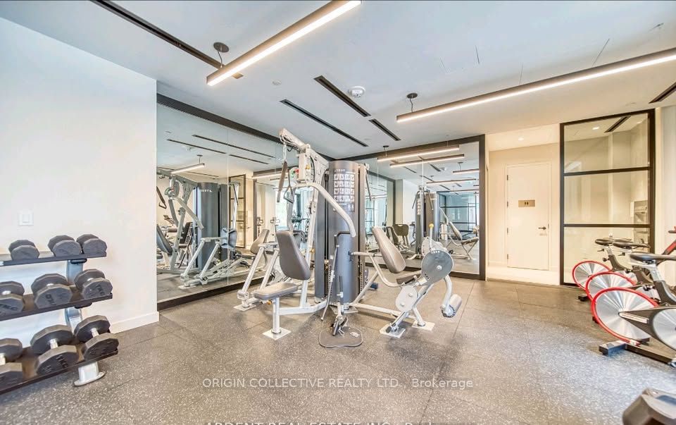 8 Tippett Road E 1401