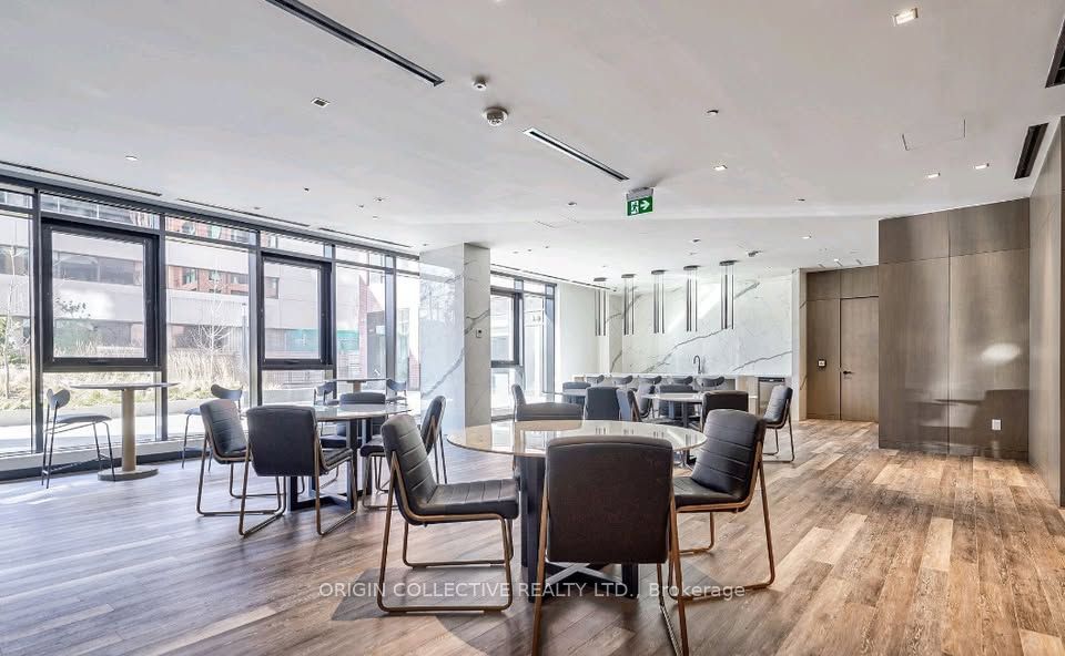 8 Tippett Road E 1401