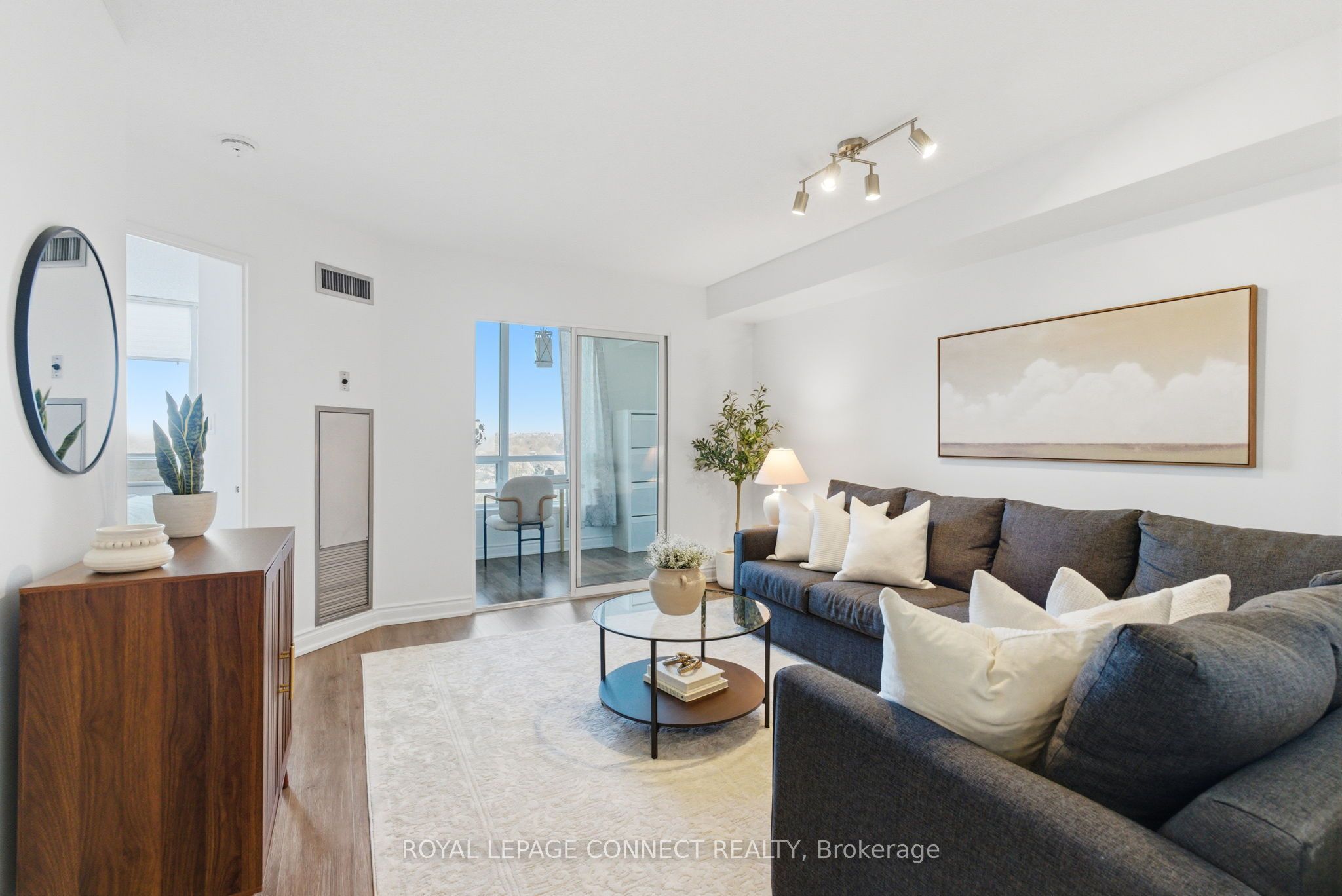 711 Rossland Road E 514