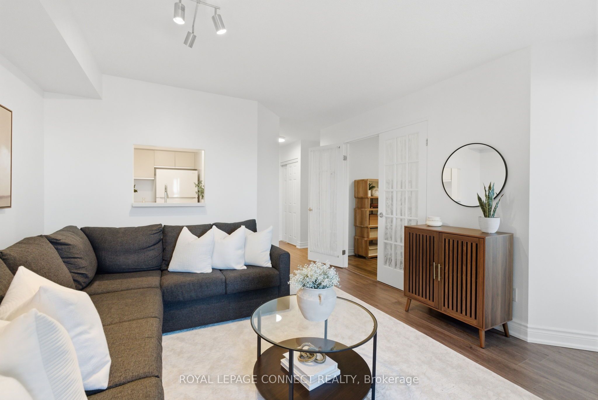 711 Rossland Road E 514