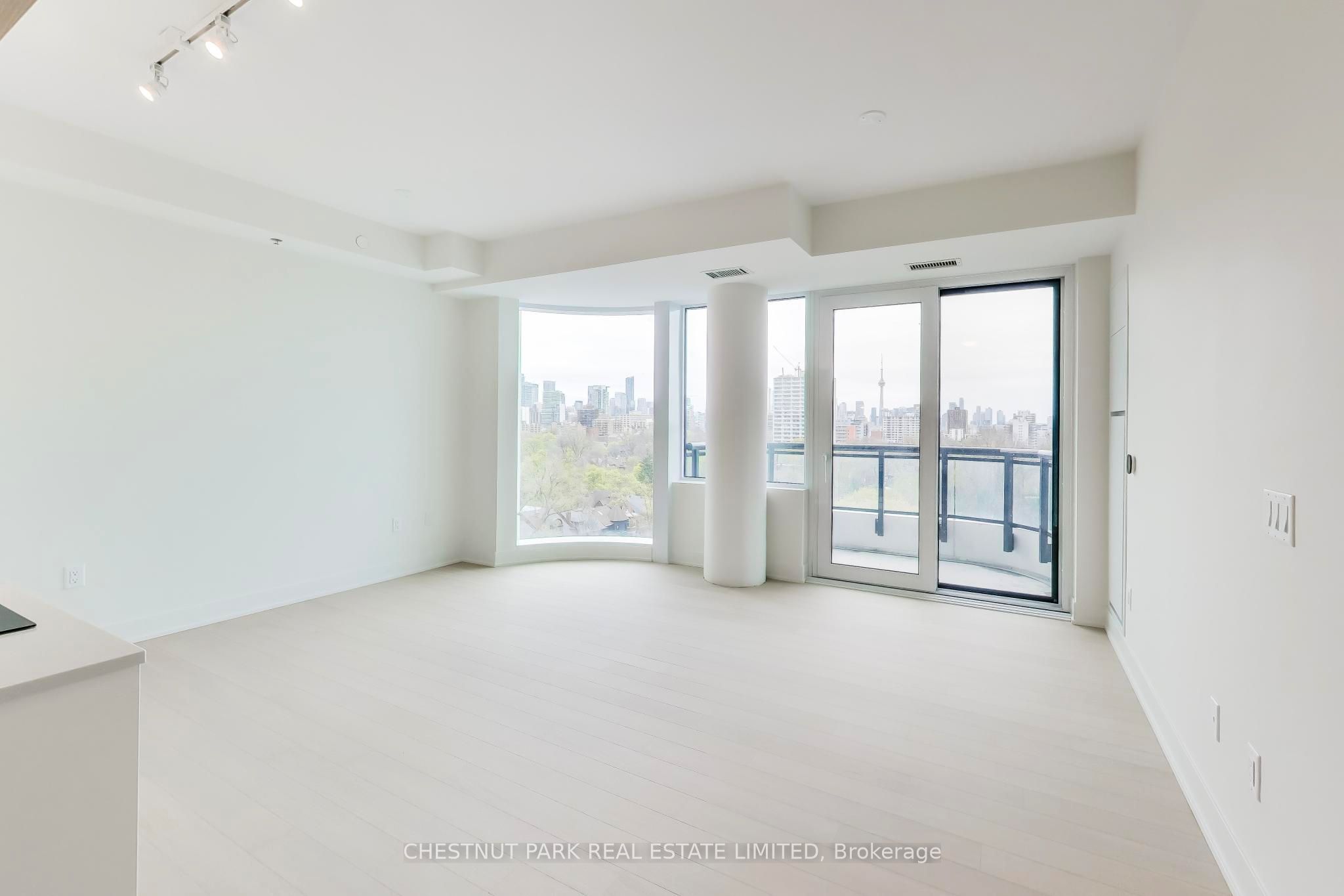 328 Dupont Street 901