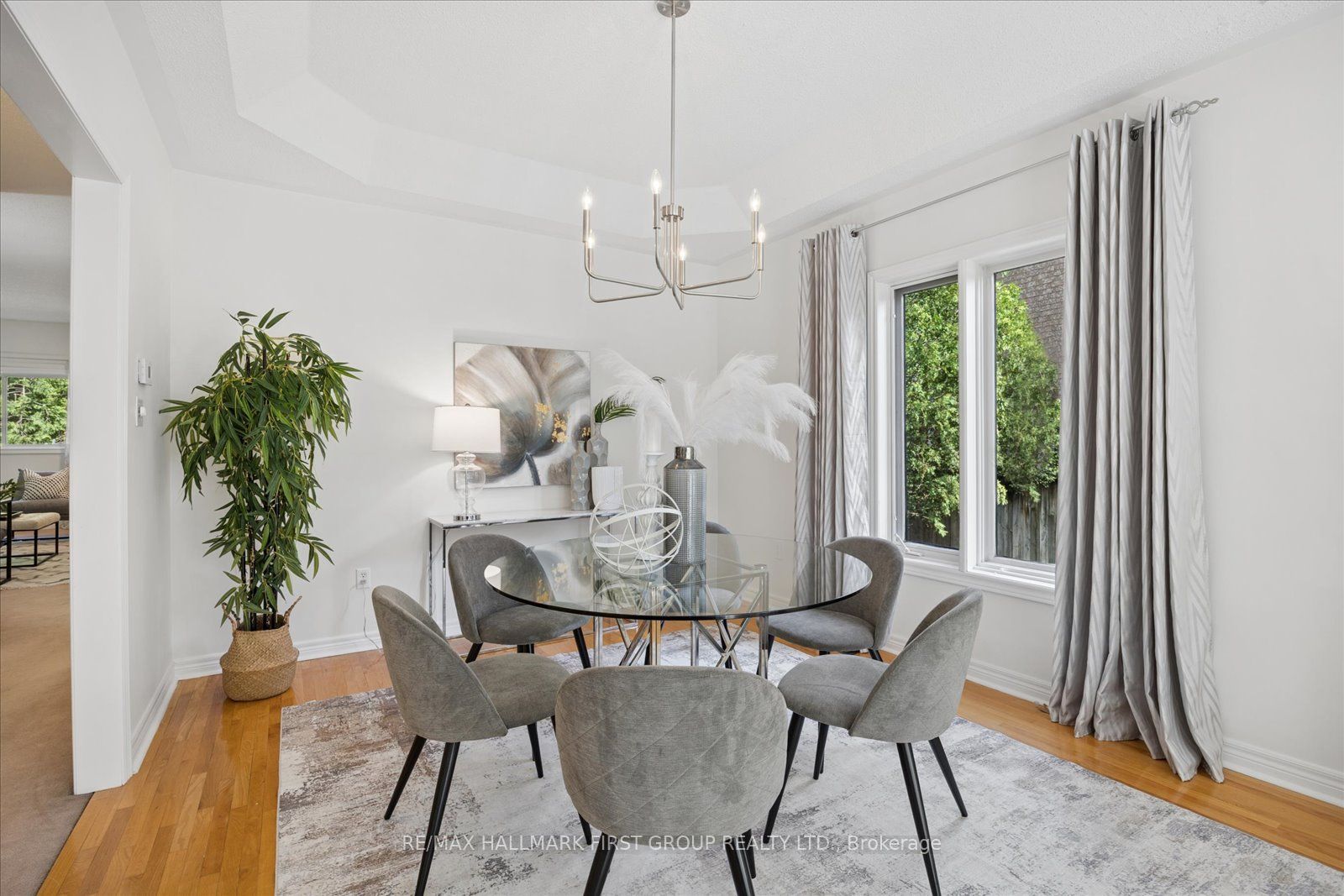 2352 Canterbury Crescent