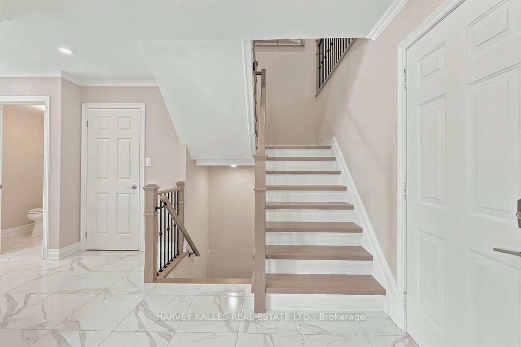 2033 Redstone Crescent