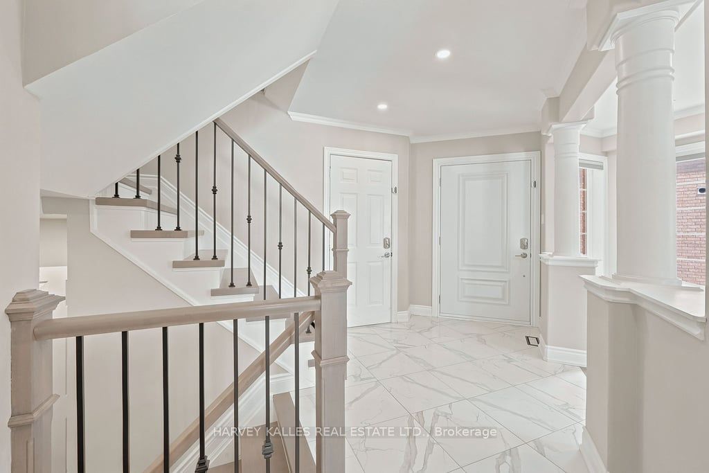 2033 Redstone Crescent