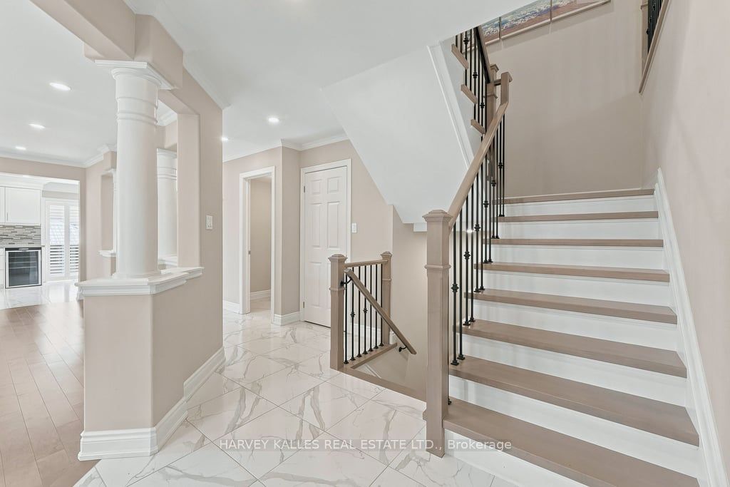 2033 Redstone Crescent
