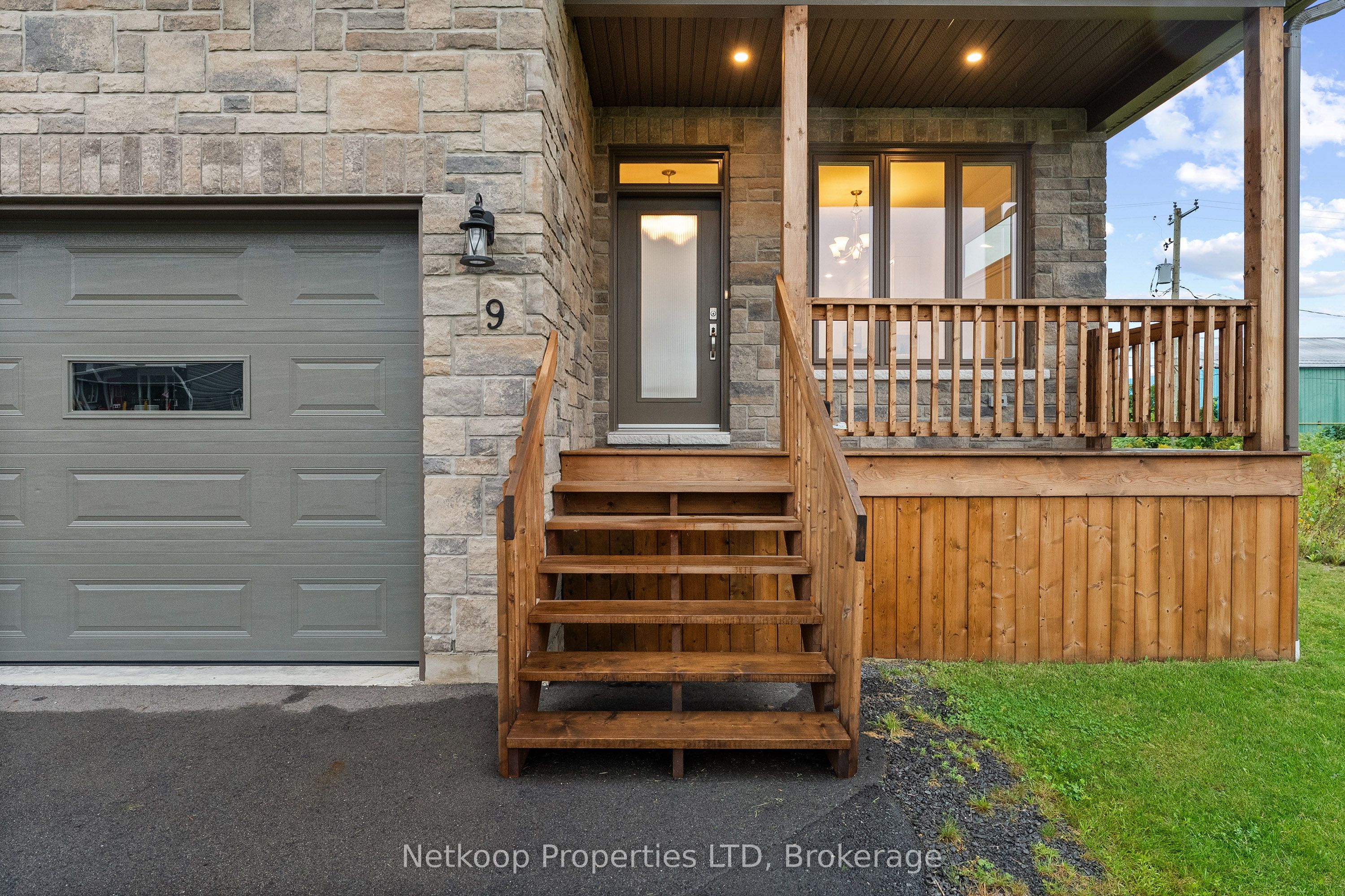 9 Billings Avenue W