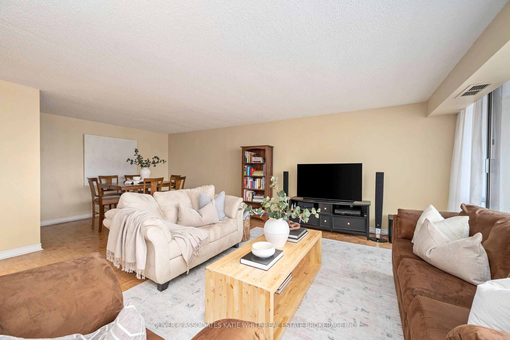 380 King Street 1507