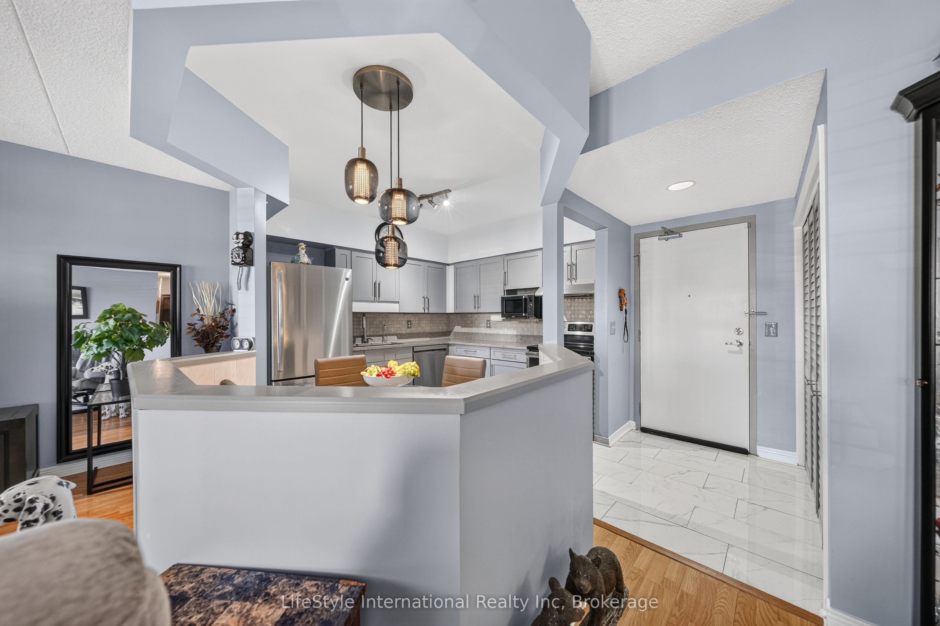 208 Silvercreek Parkway N 104