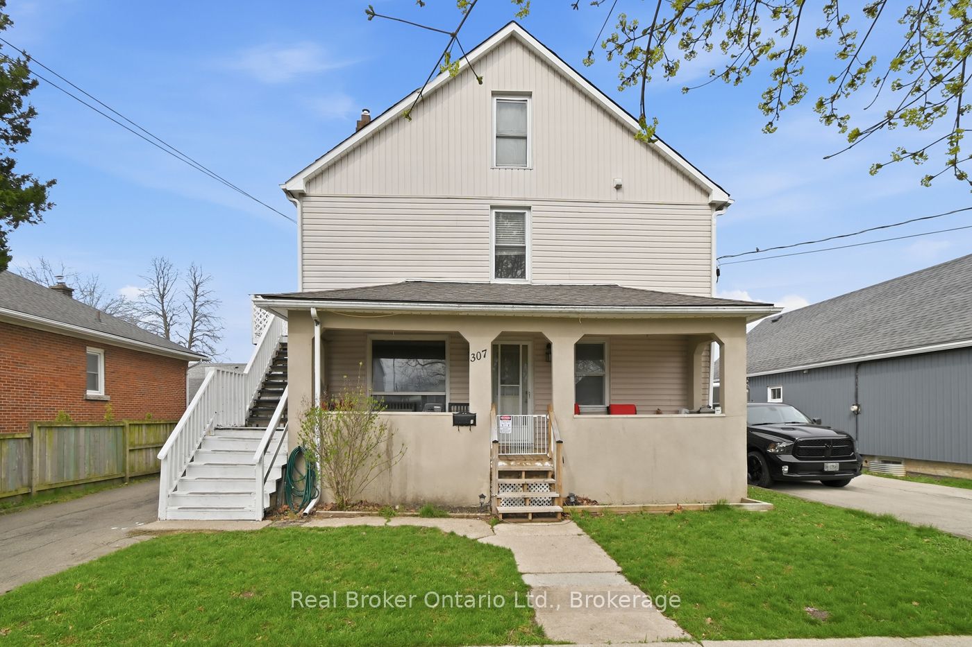 307 Wallace Avenue S