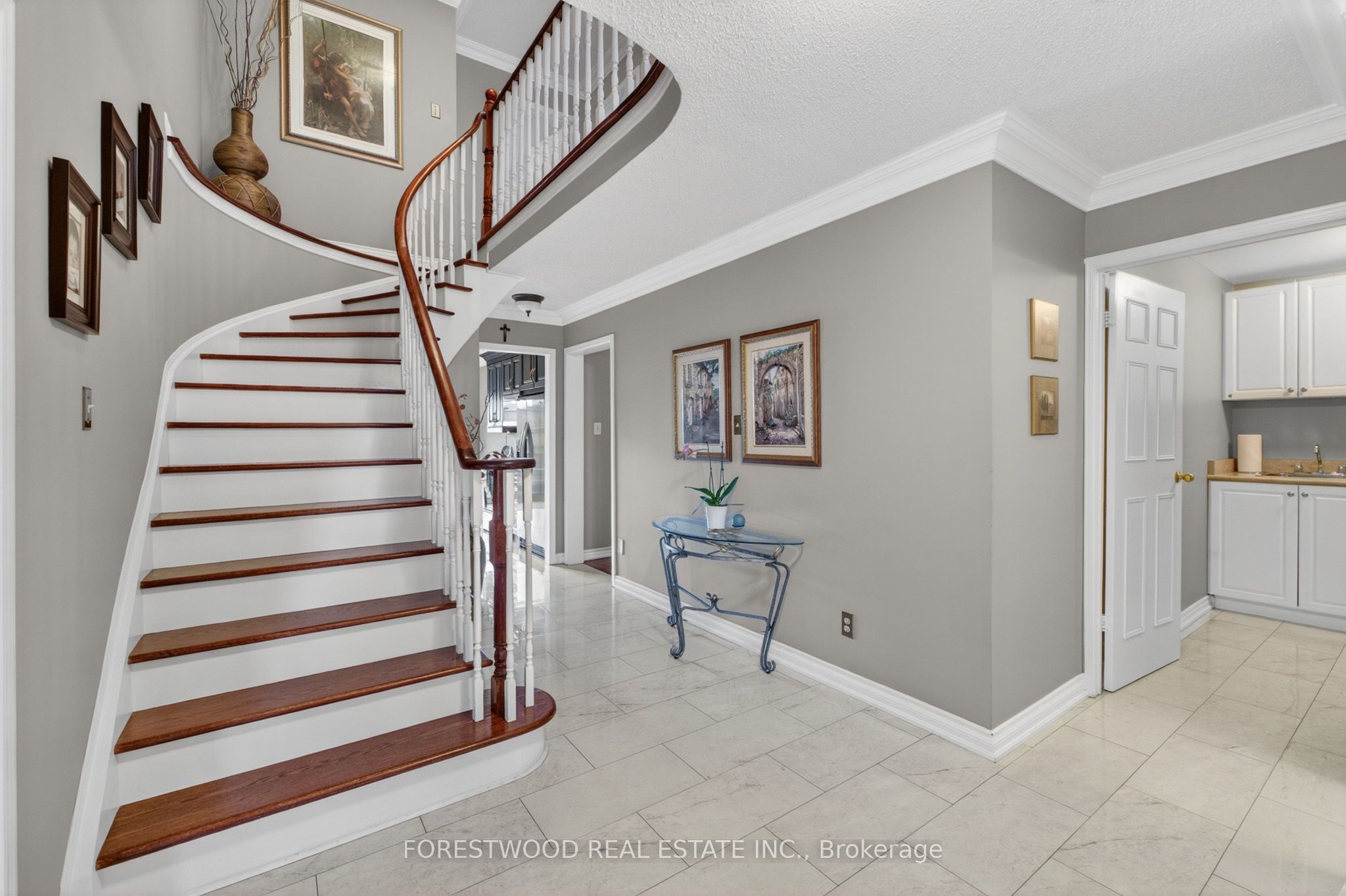 566 Huntington Ridge Drive