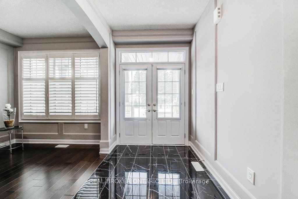 192 Woolwich Street S