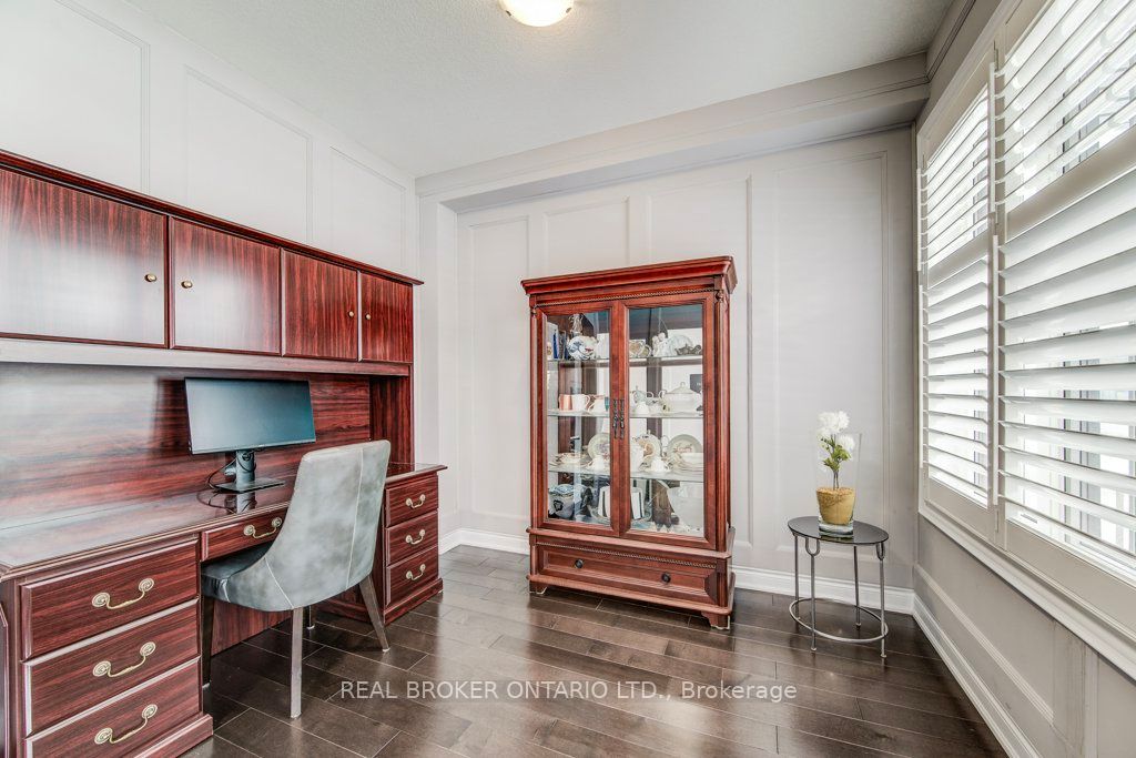 192 Woolwich Street S