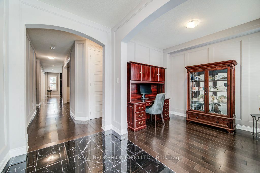 192 Woolwich Street S