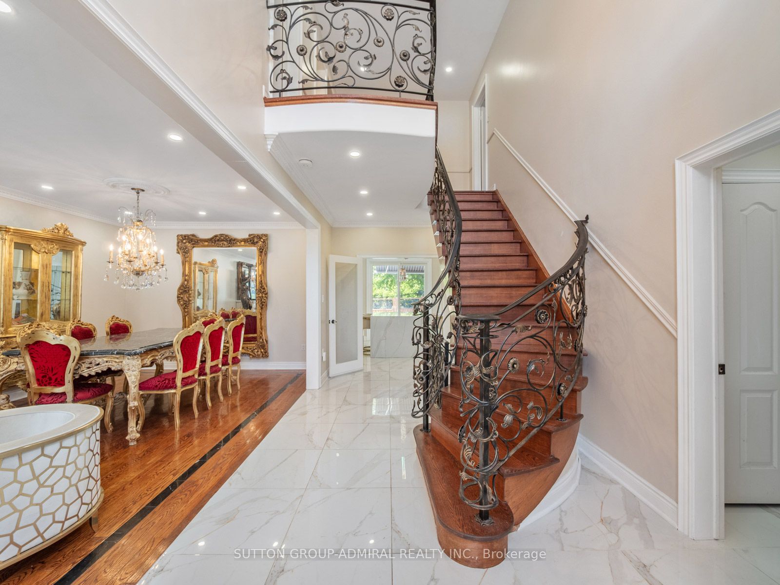 18 Thatcher Avenue