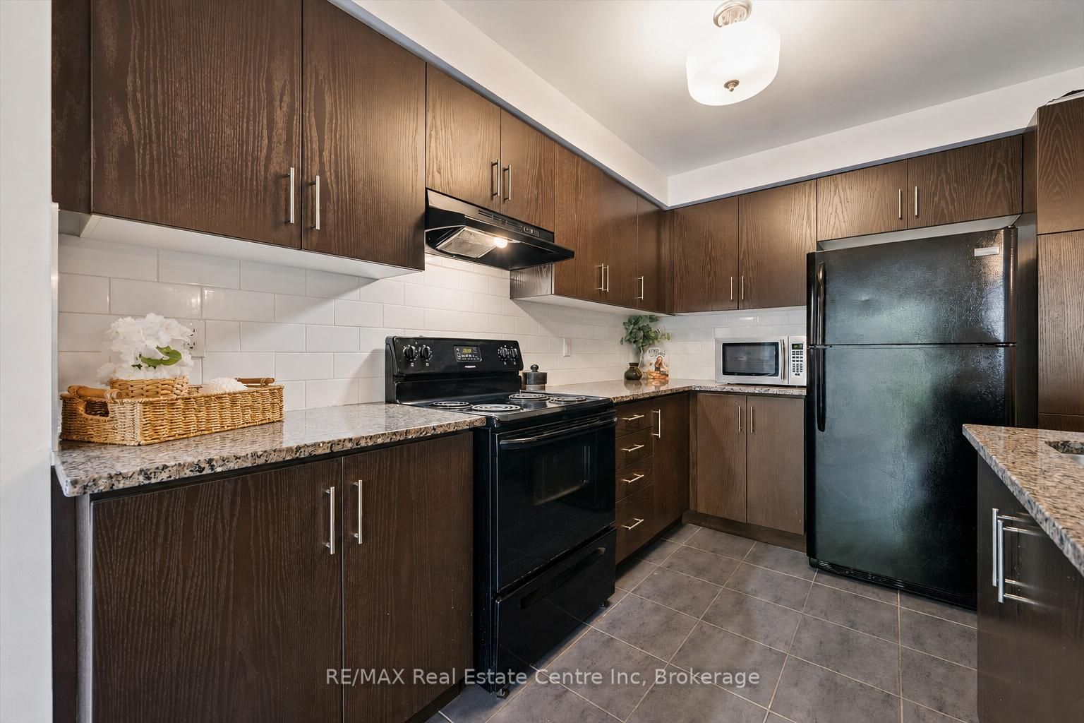 1035 Victoria Road S 95