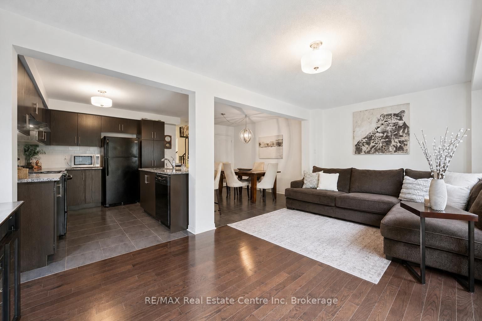 1035 Victoria Road S 95