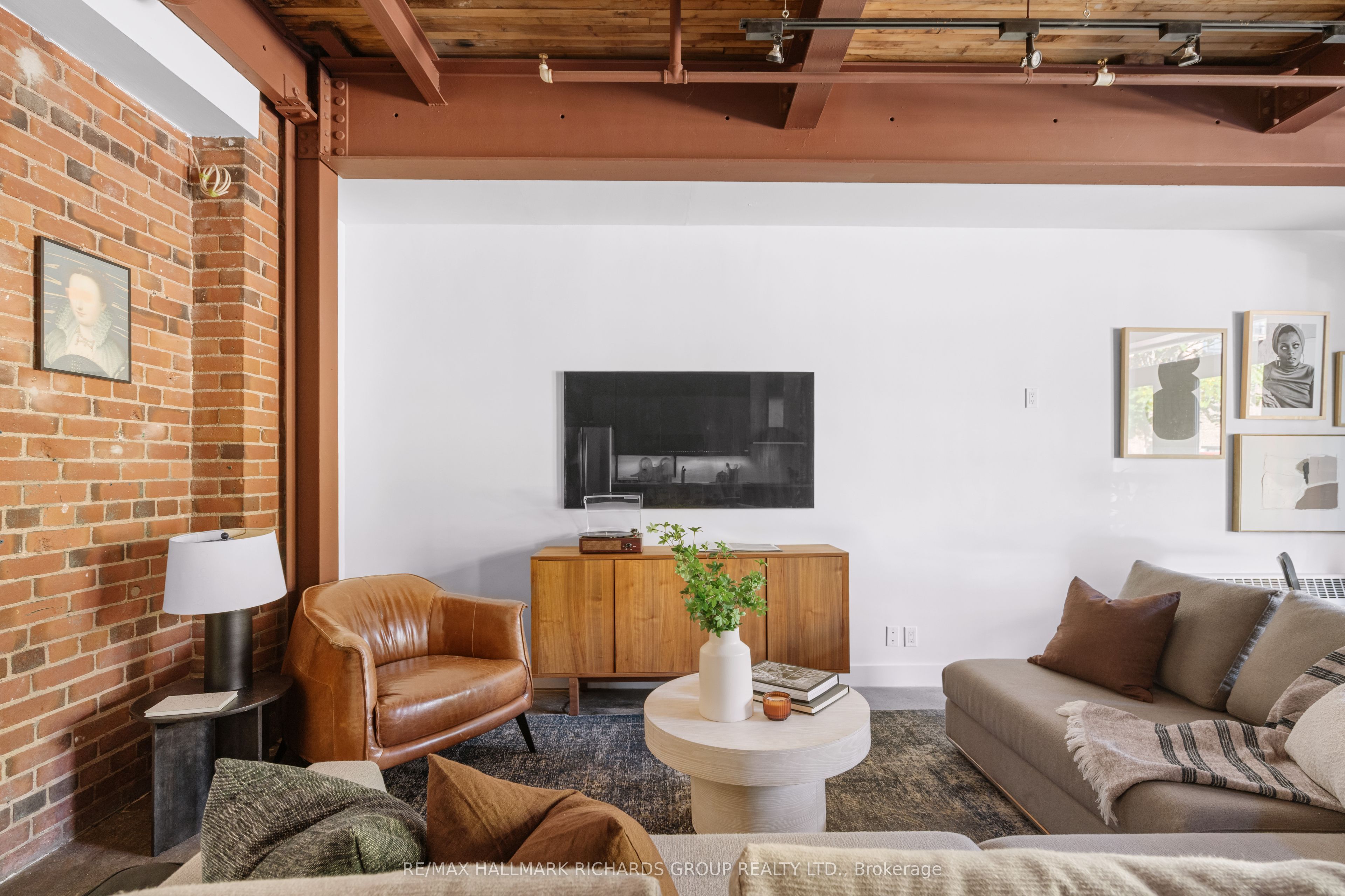 326 Carlaw Avenue 118