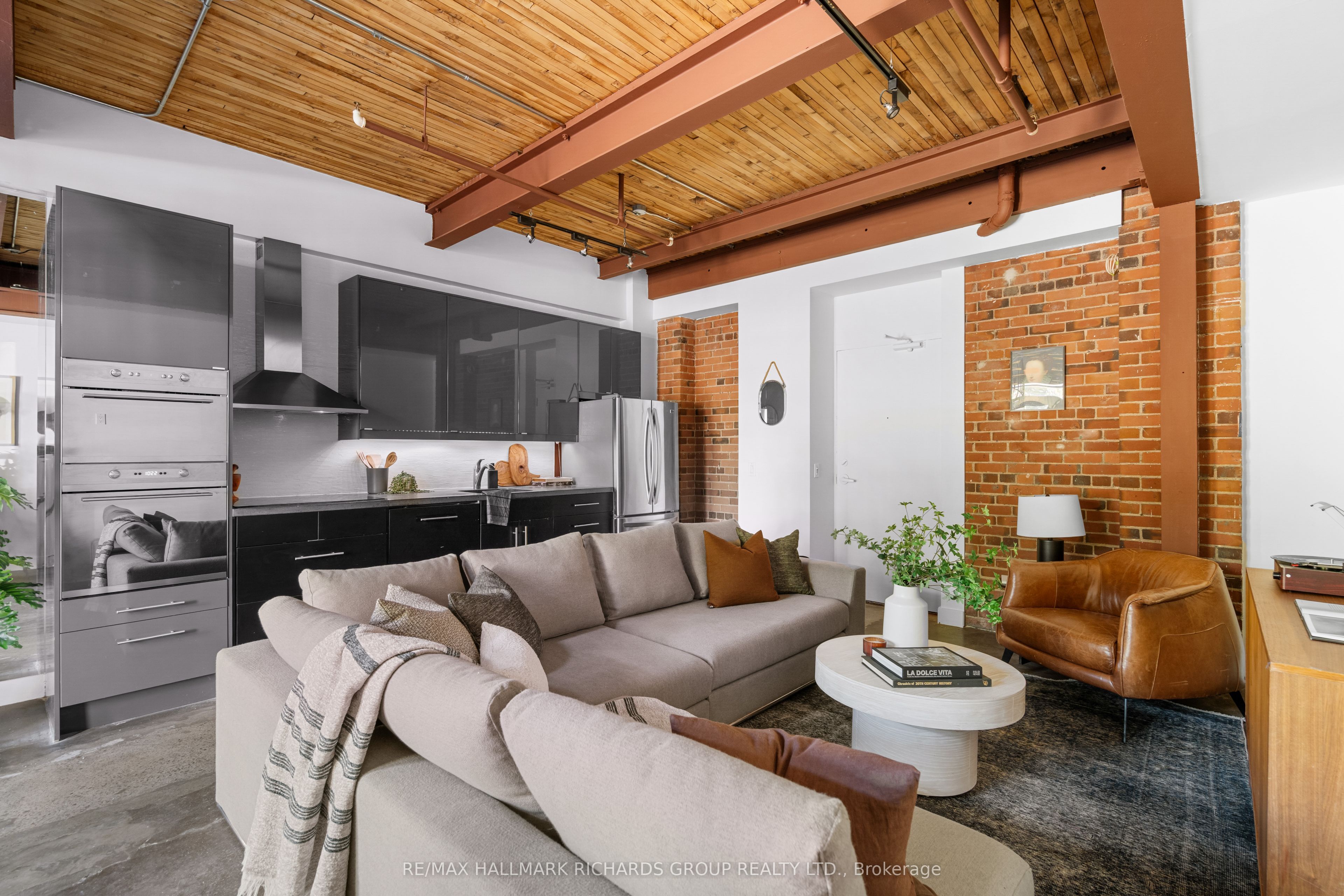 326 Carlaw Avenue 118