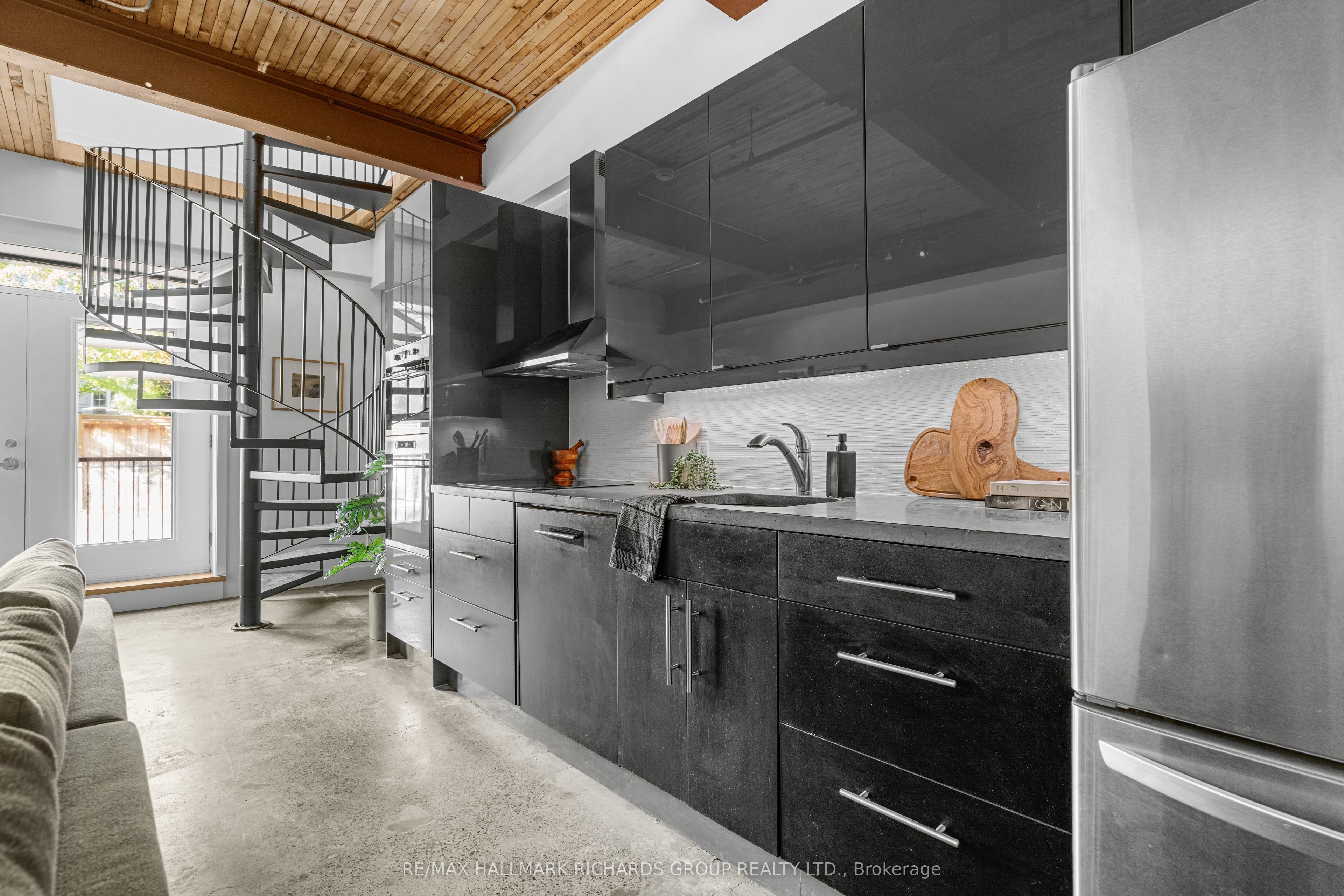326 Carlaw Avenue 118
