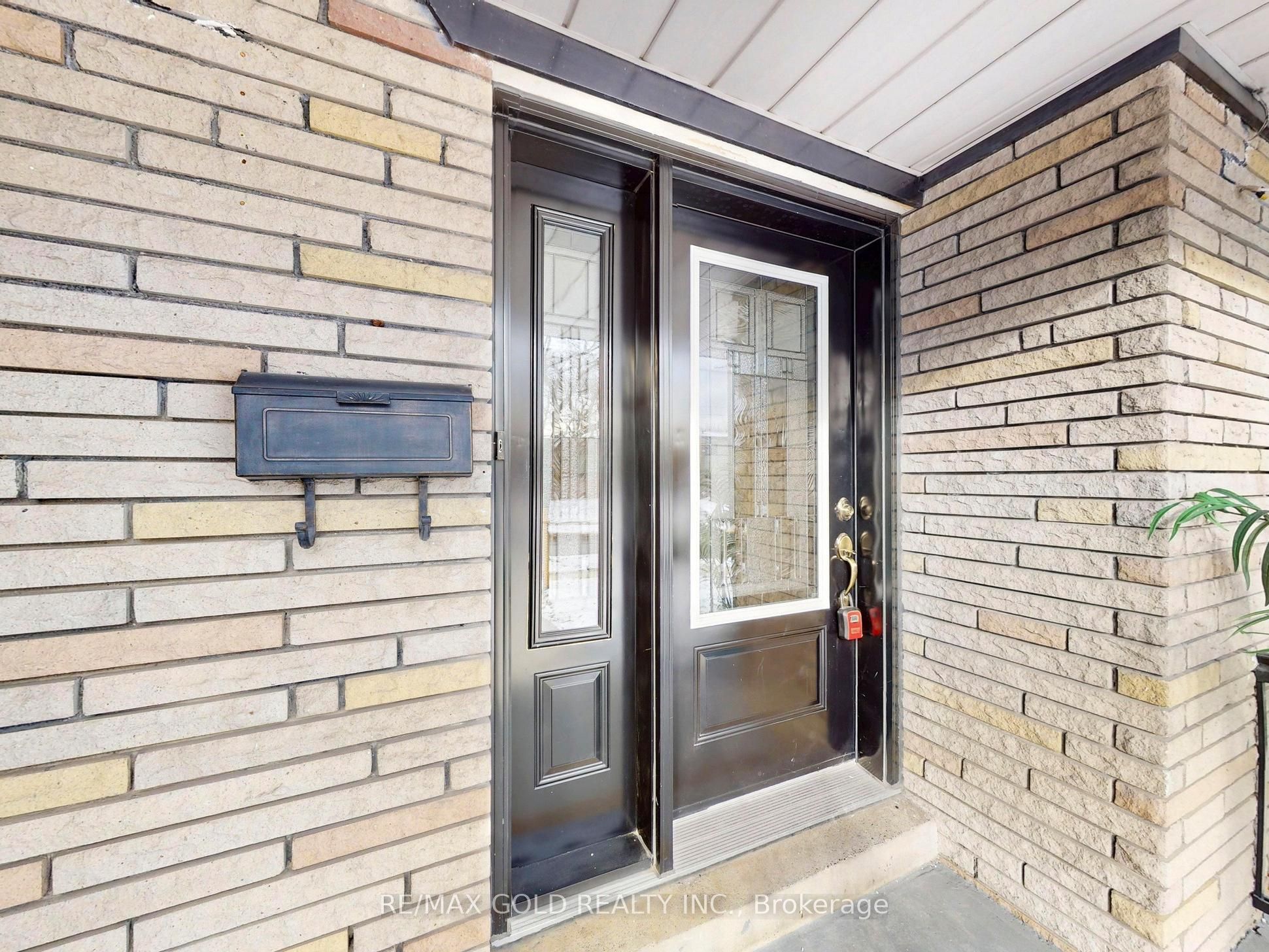 189 Kingsview Boulevard